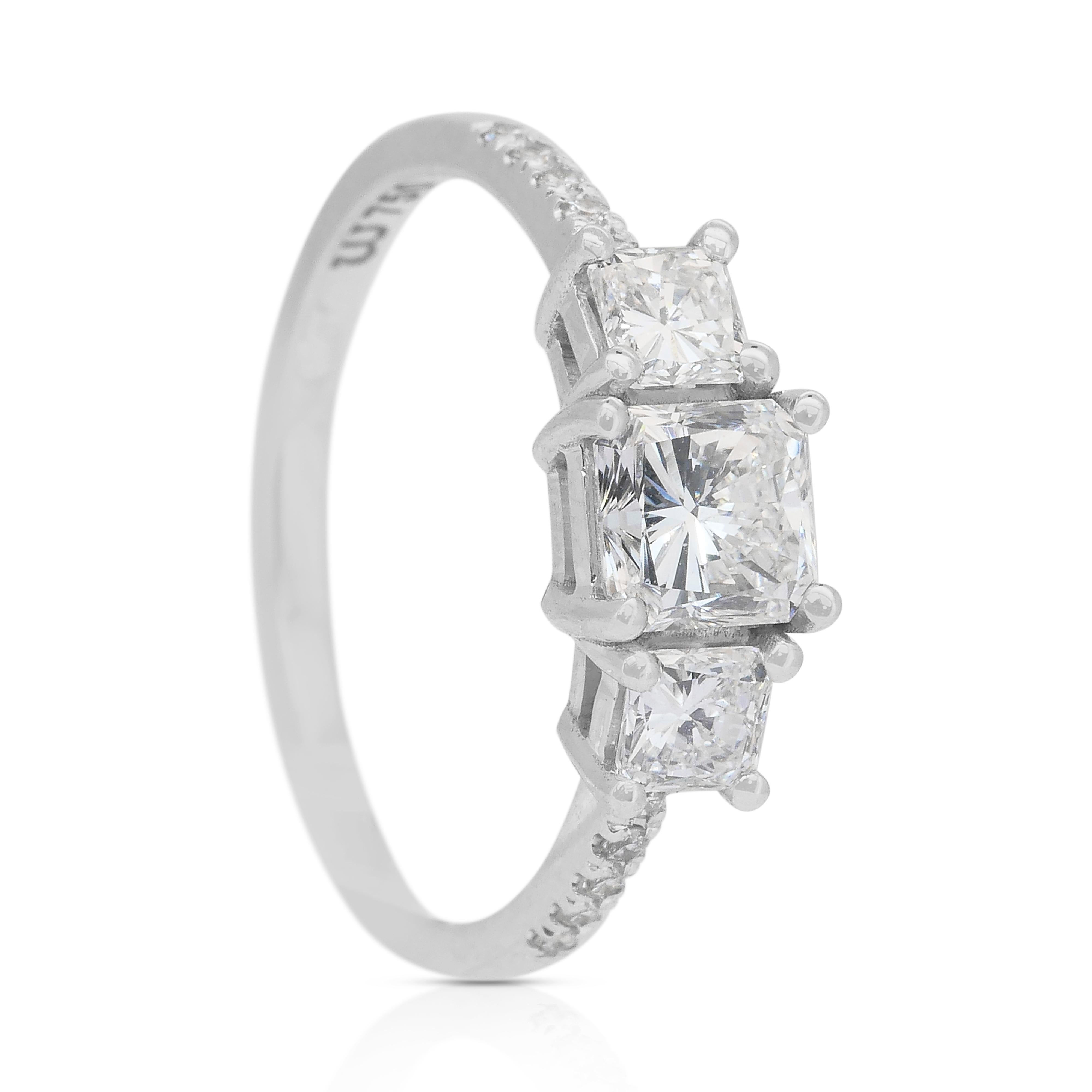 Exquisite 1.53ct Diamonds 3-Stone Ring in 18k White Gold - IGI Certified For Sale 3