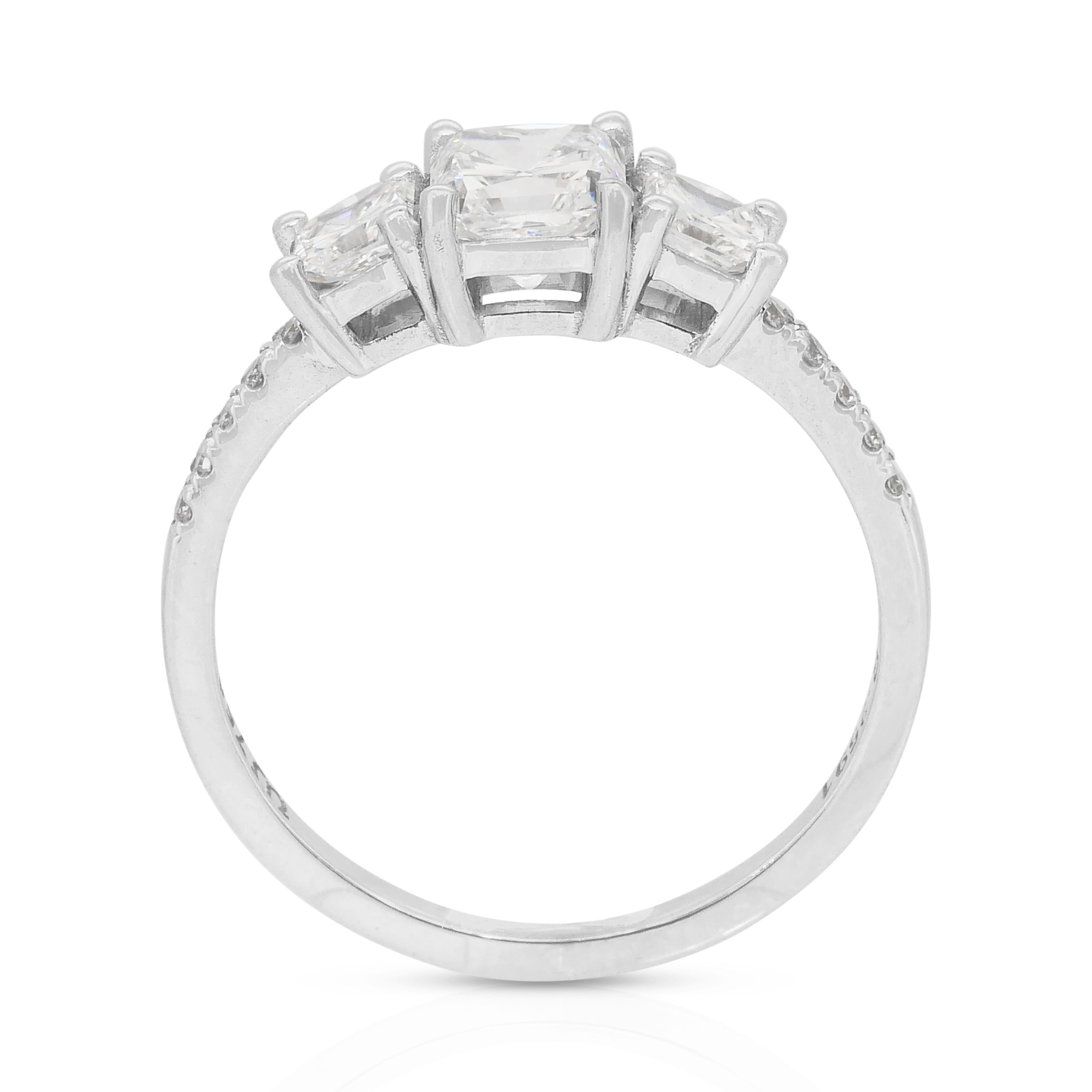 Exquisite 1.53ct Diamonds 3-Stone Ring in 18k White Gold - IGI Certified For Sale 4