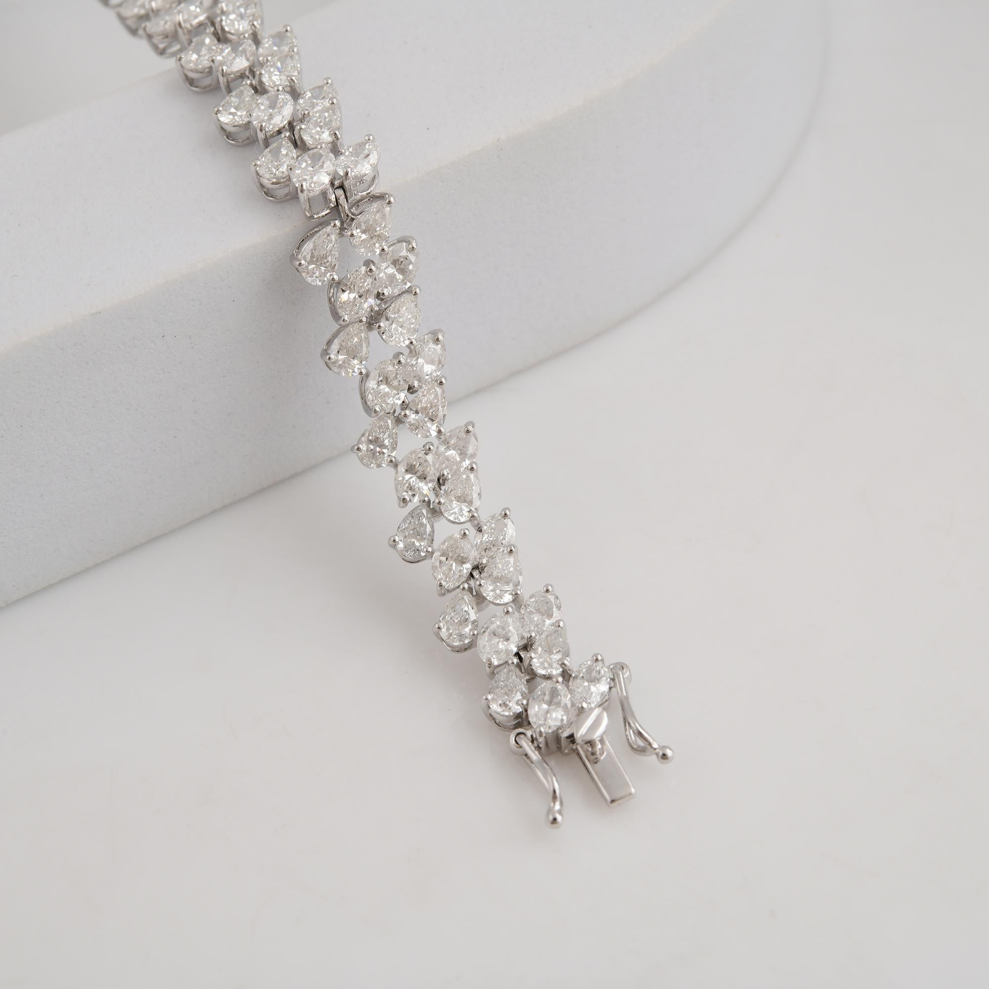 Exquisita pulsera de tenis con racimo de diamantes de talla mixta de 15,51 qt y oro blanco de 18 quilates Moderno en venta