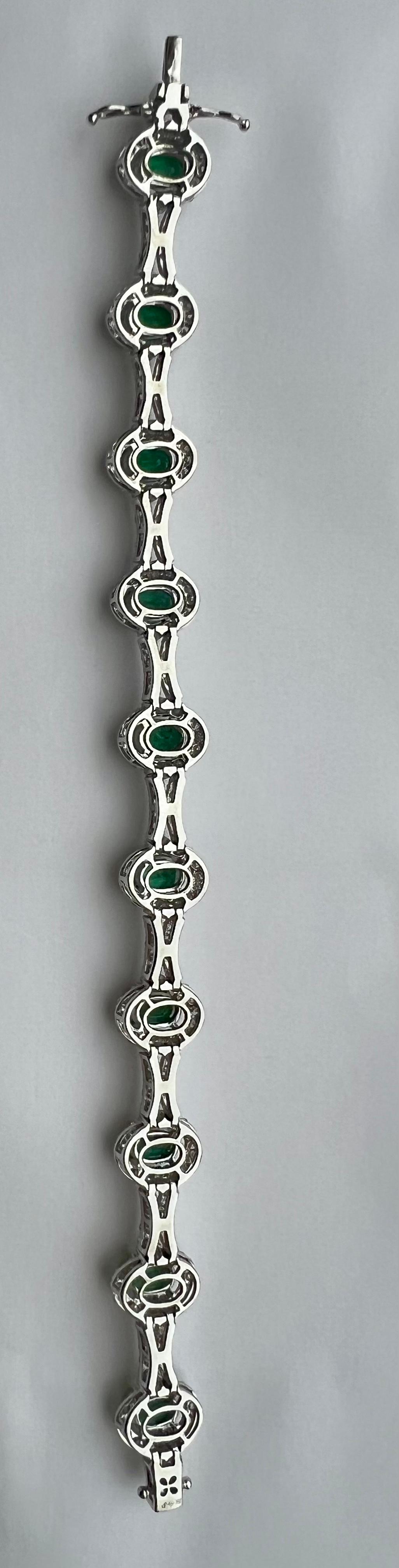 Exquisite 15.80 Carat Emerald and Diamond 18 Karat Gold Tennis Bracelet  1