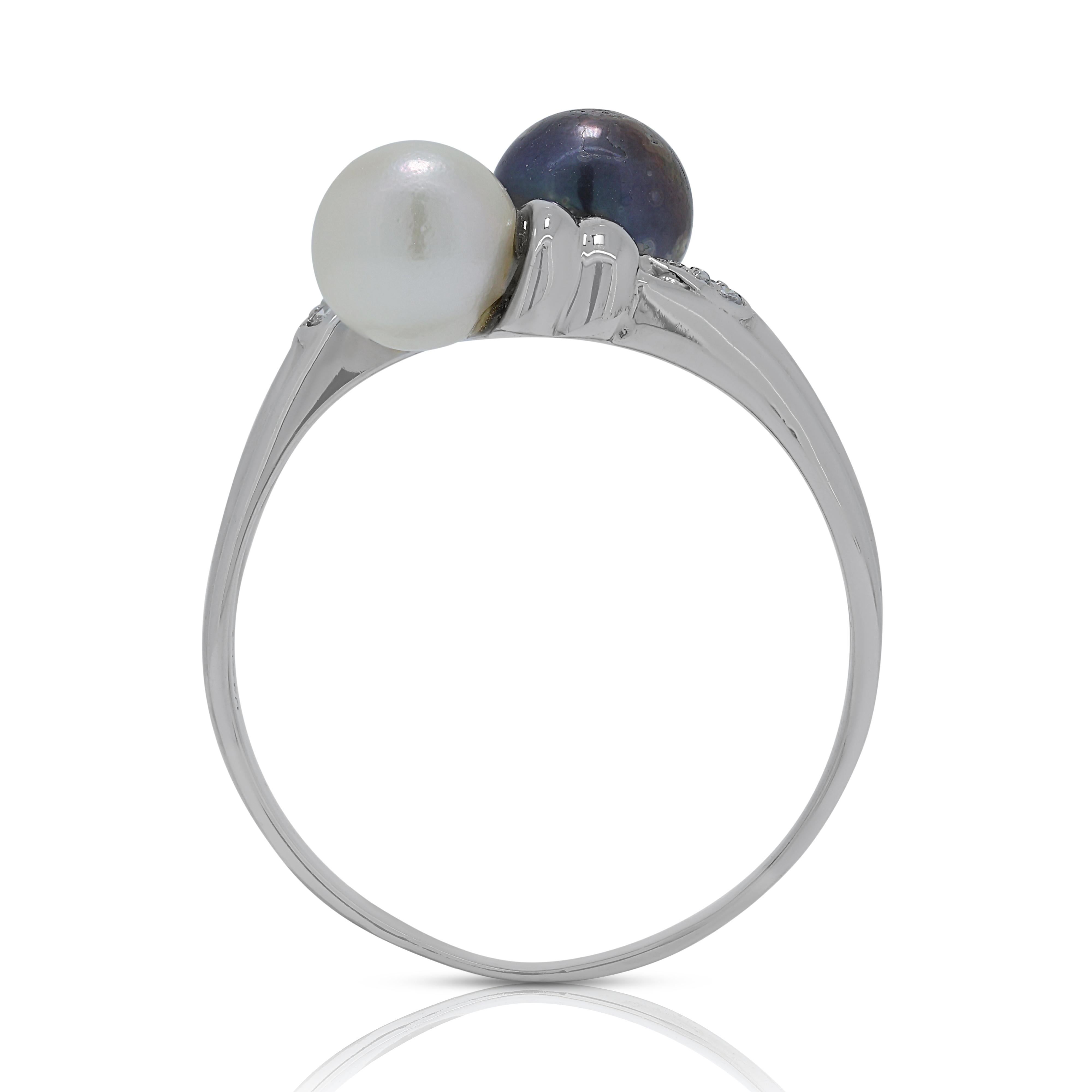 Exquisite 1.60ct Pearls Ring in 18K White Gold For Sale 1