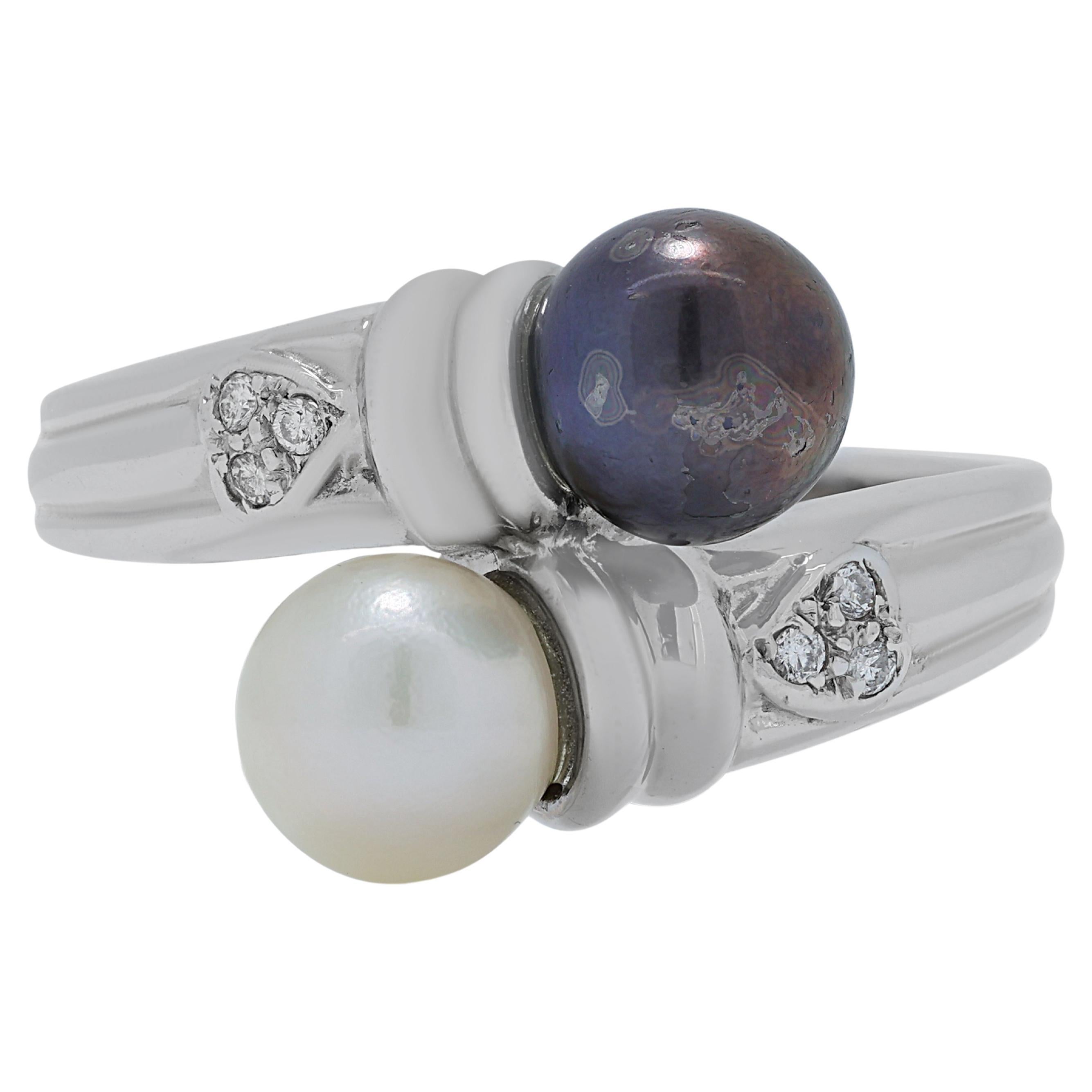  Exquisite 1.60ct Pearls Ring in 18K White Gold For Sale