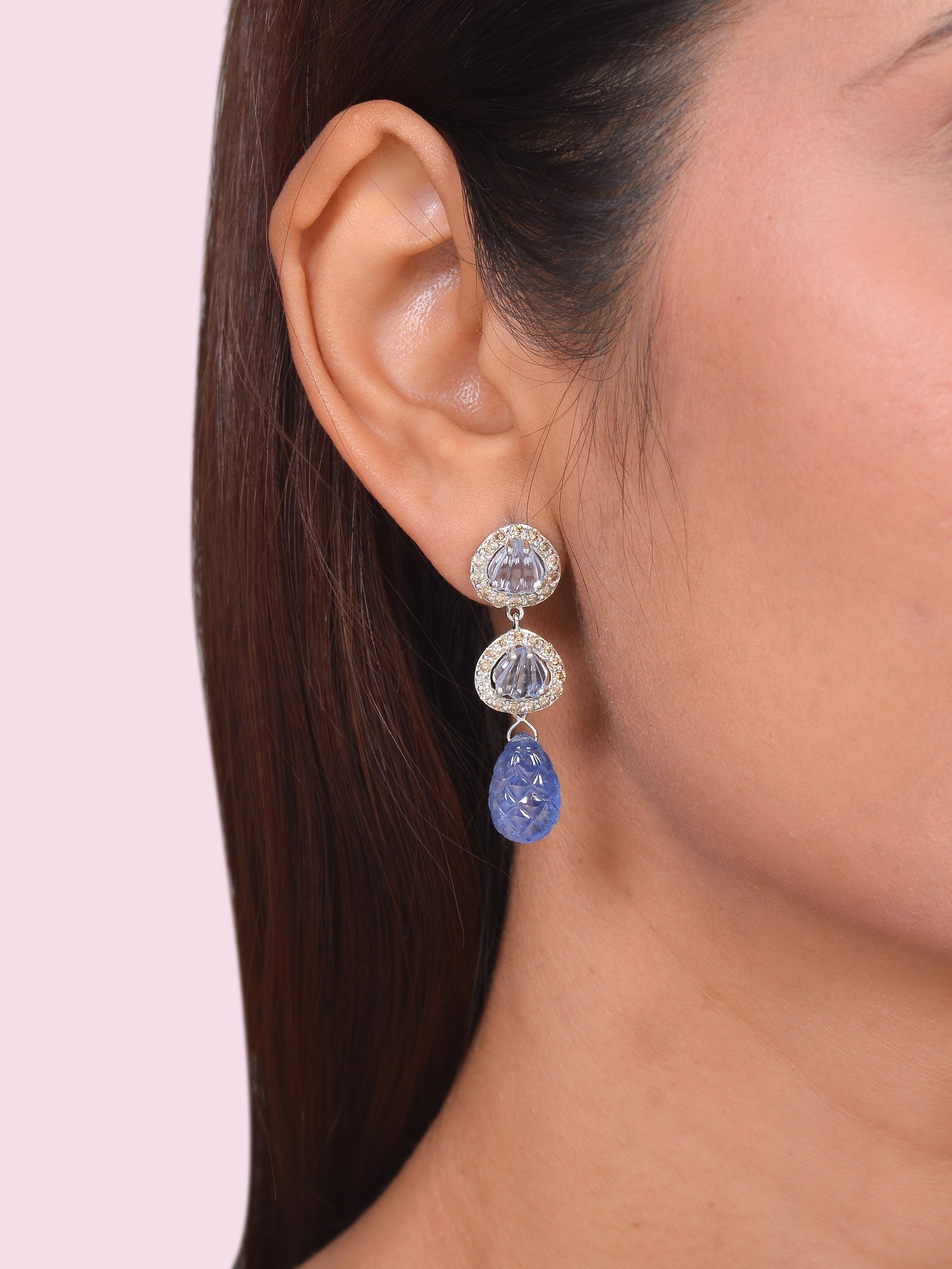Exquisite 16.49 Carats Natural Carved Sapphire Dangling Earring Pair In New Condition For Sale In Jaipur, IN