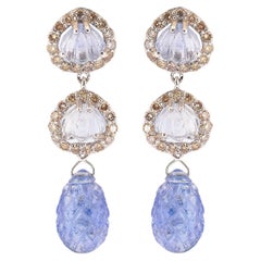 Magnifique paire de boucles d'oreilles pendantes en saphir sculpté naturel de 16,49 carats