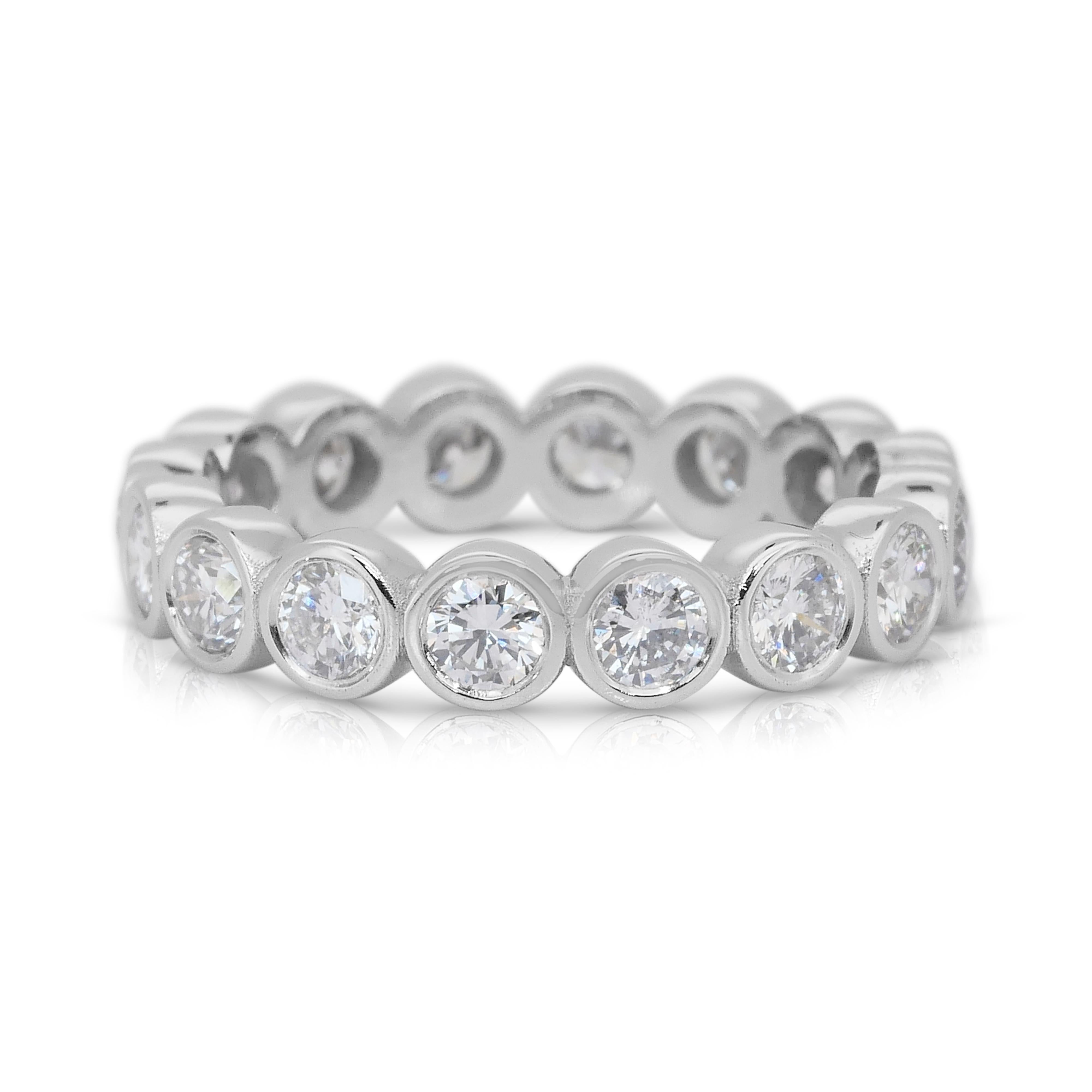 Exquisite 1,75ct Diamanten Eternity Ring in 18k Weißgold - IGI zertifiziert (Rundschliff) im Angebot