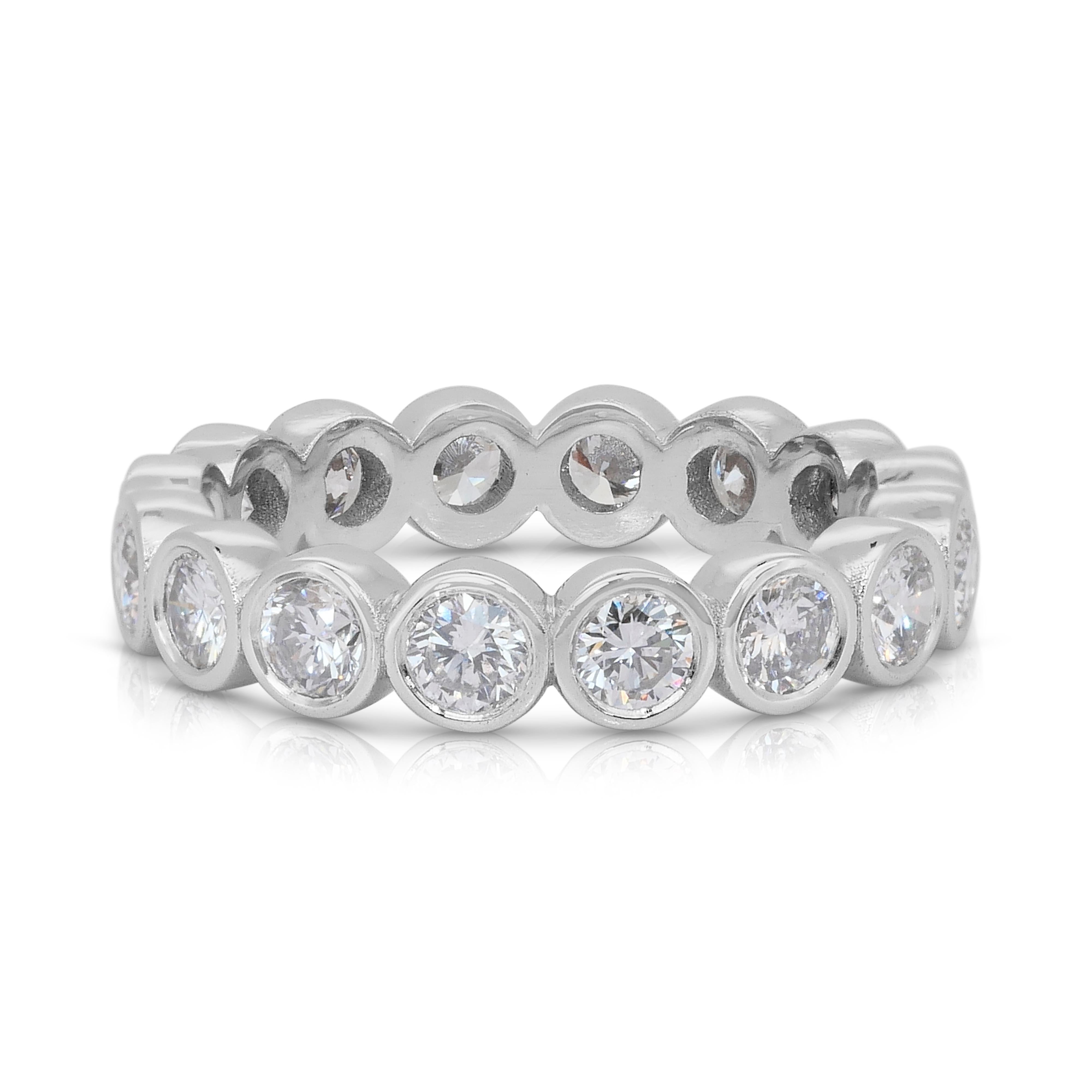 Exquisite 1,75ct Diamanten Eternity Ring in 18k Weißgold - IGI zertifiziert im Angebot 2