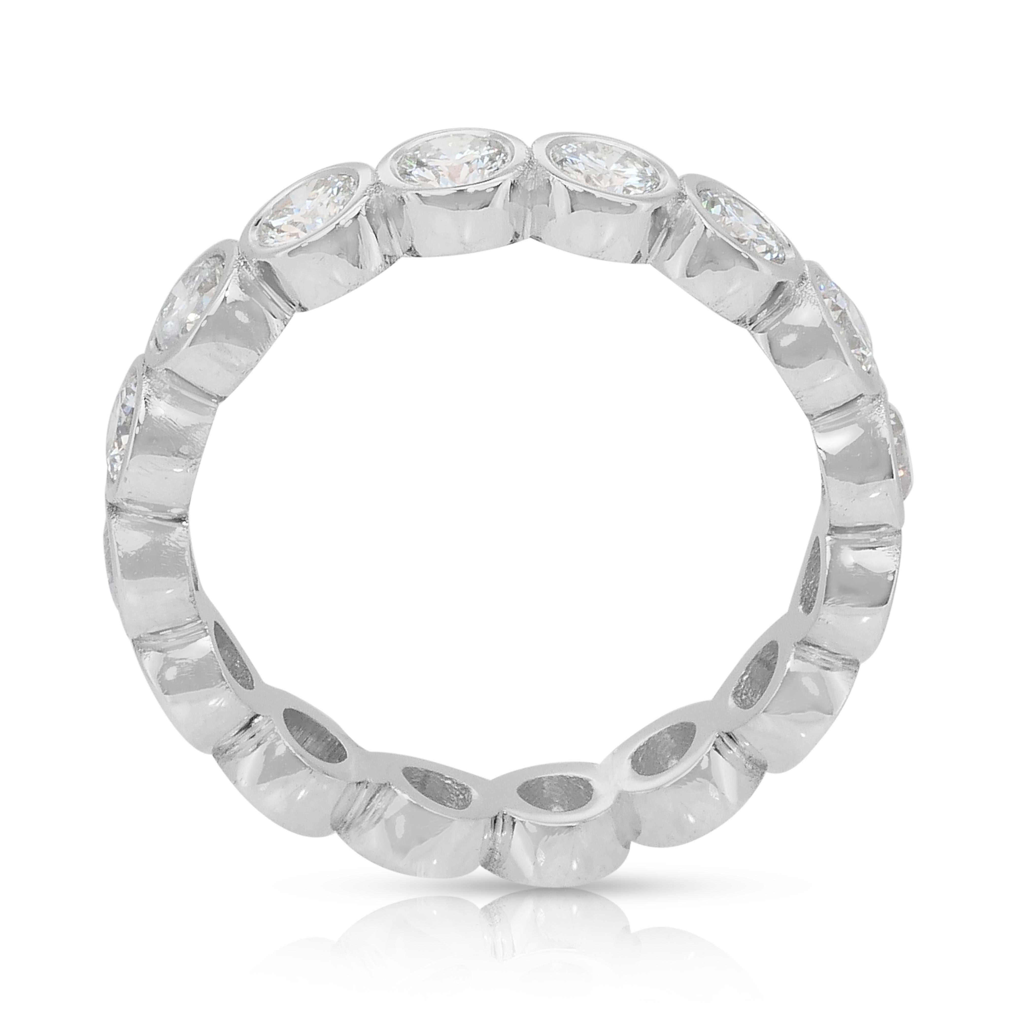 Exquisite 1,75ct Diamanten Eternity Ring in 18k Weißgold - IGI zertifiziert im Angebot 3