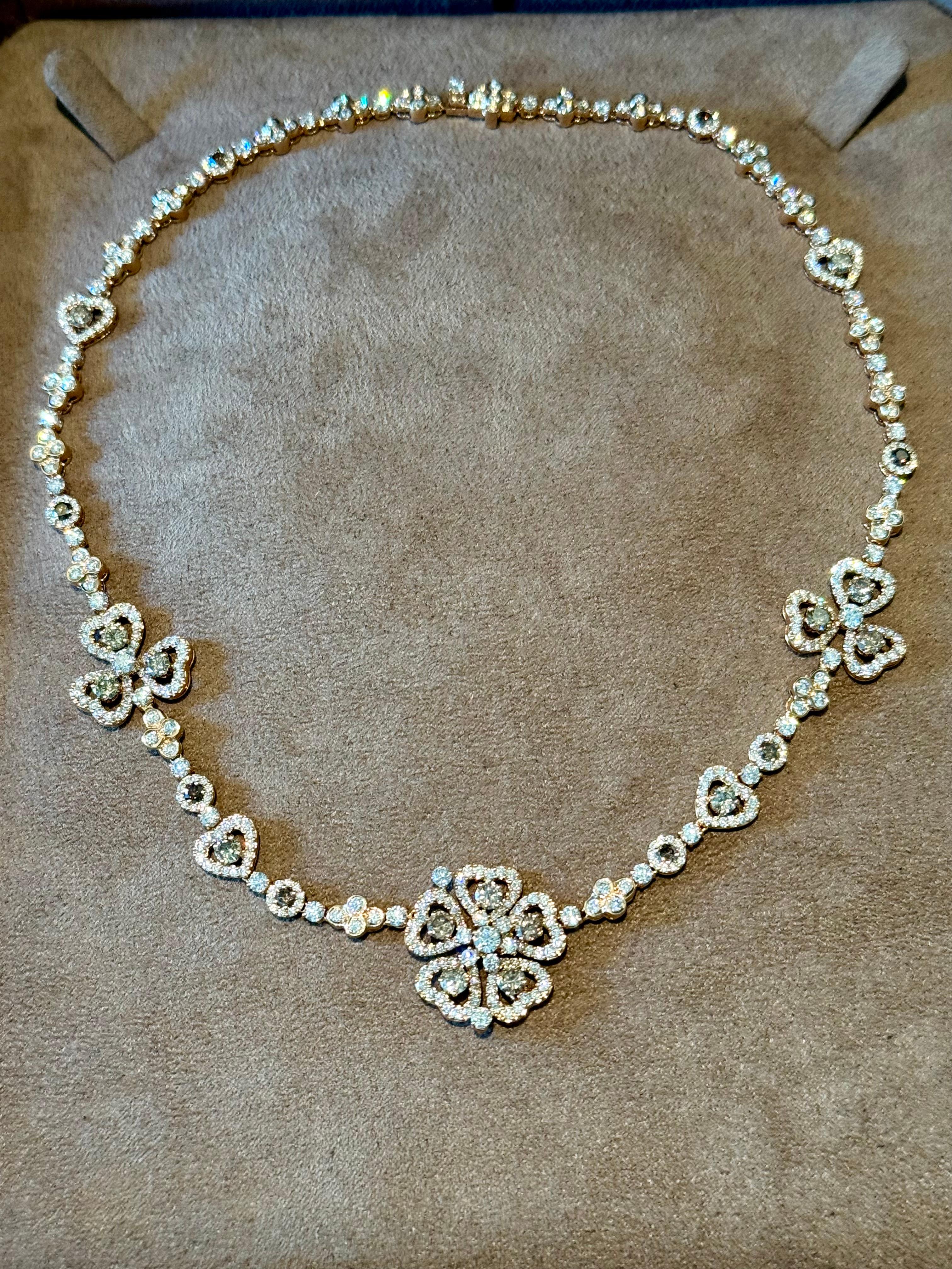 Exquisito Collar estilo Flor de Oro rosa de 18 K Champán y blanco  Diamantes en venta 11
