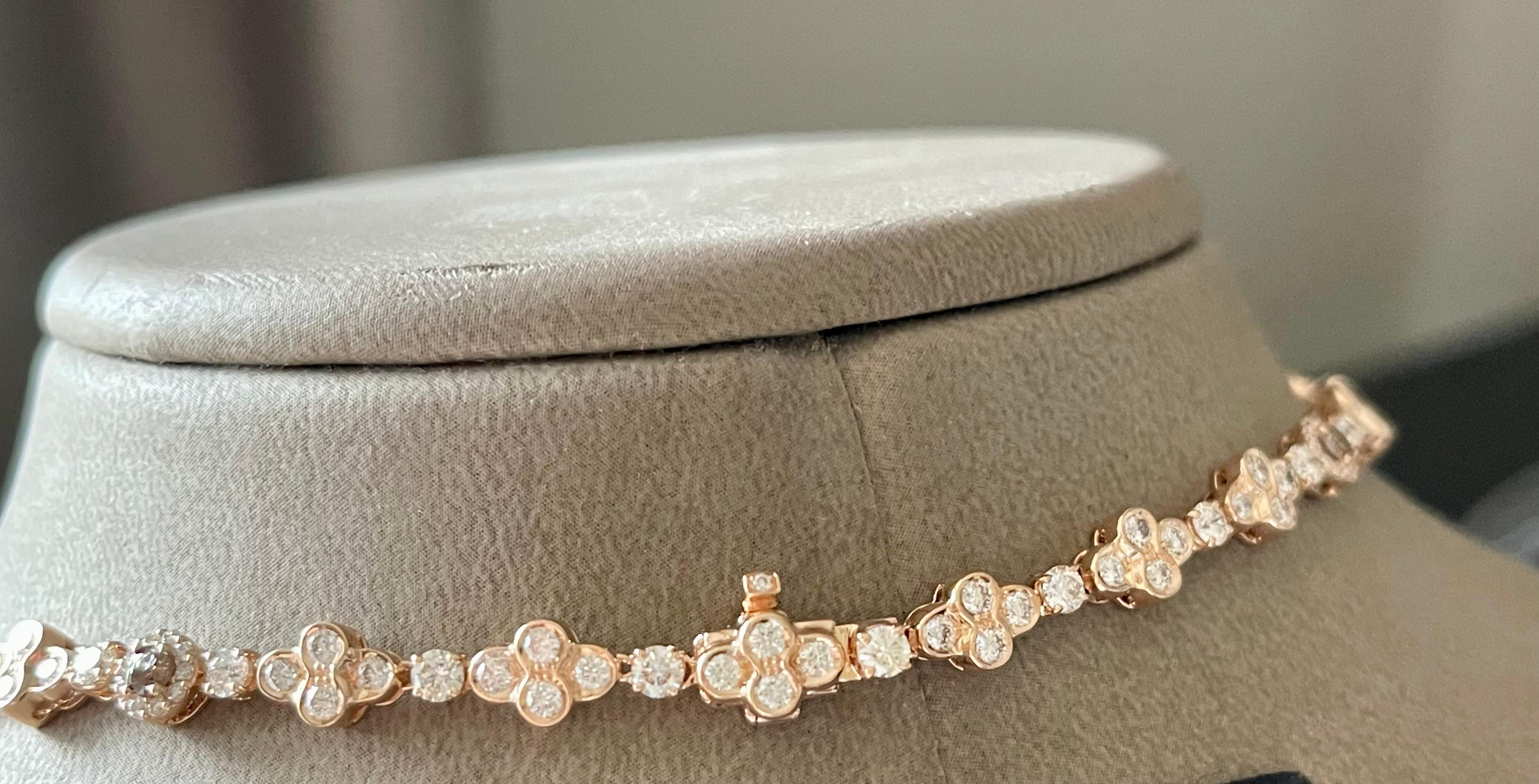 Exquisite 18 K rose Gold Flower style Necklace Champagne and white  Diamonds In New Condition For Sale In Zurich, Zollstrasse