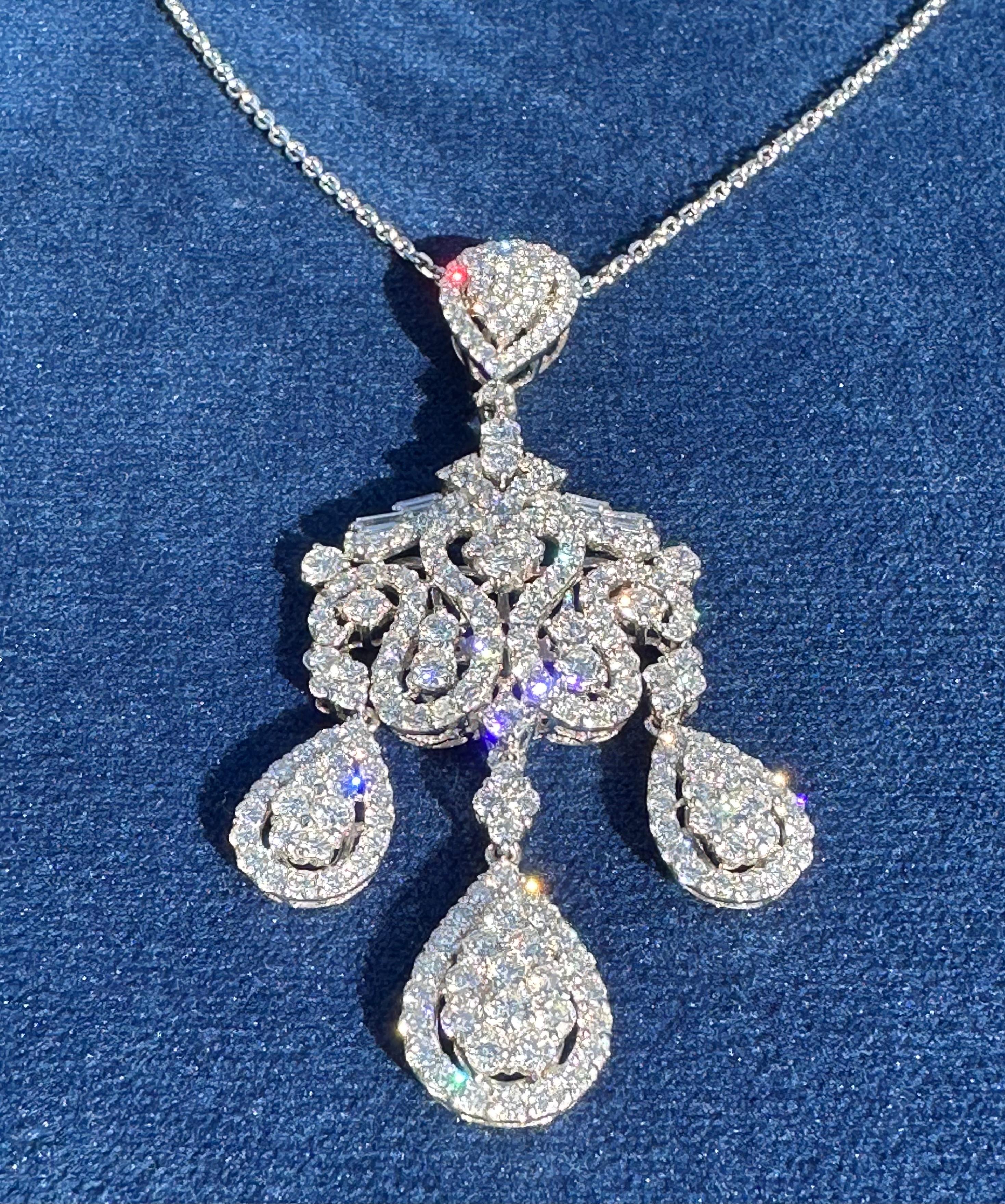 Artisan Exquisite 18 Karat White Gold 9.76 Carat Diamond Chandelier Pendant Necklace  For Sale