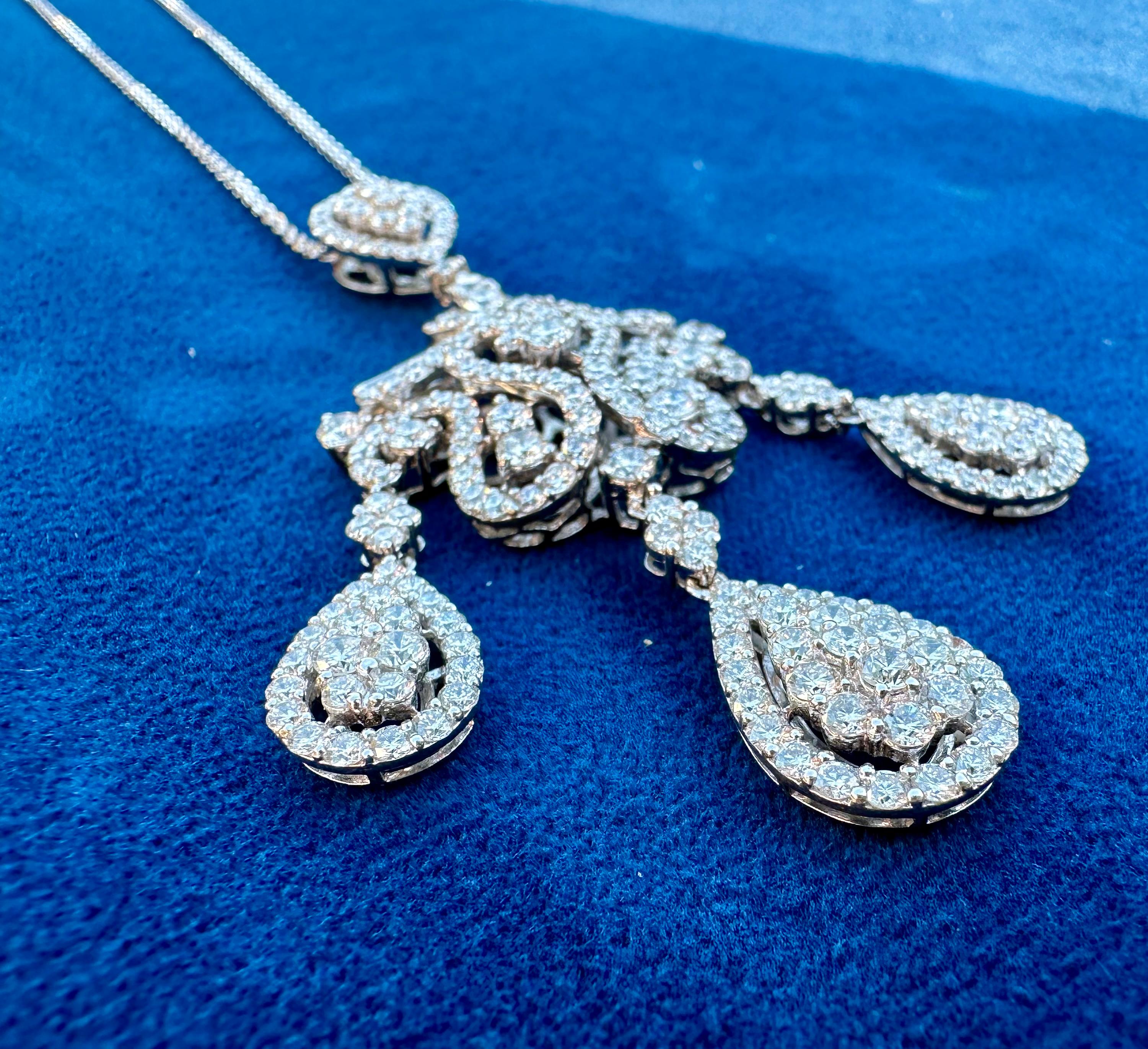 Women's Exquisite 18 Karat White Gold 9.76 Carat Diamond Chandelier Pendant Necklace  For Sale