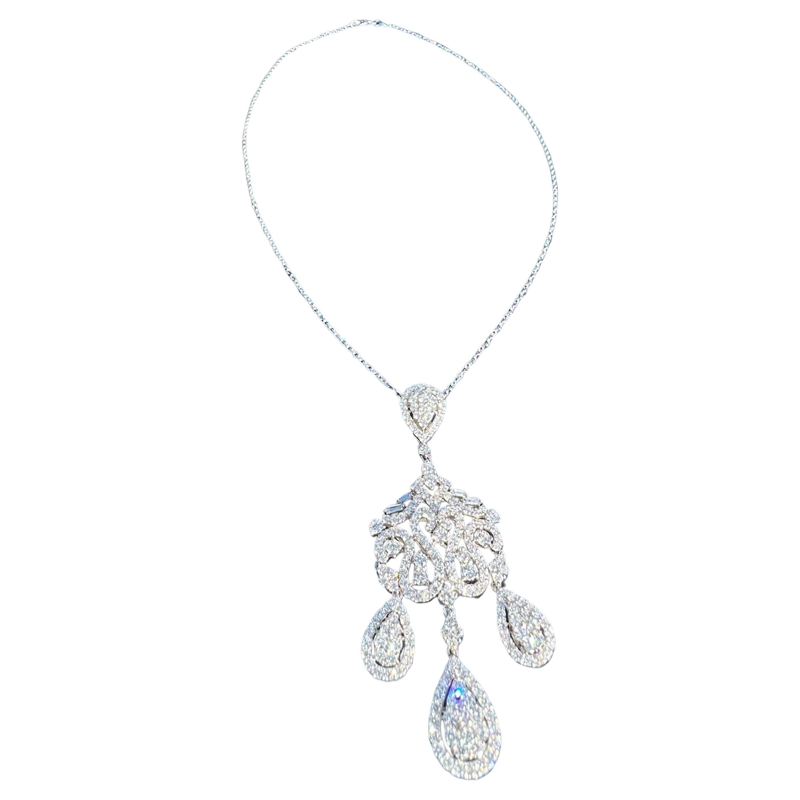 Exquisite 18 Karat White Gold 9.76 Carat Diamond Chandelier Pendant Necklace 