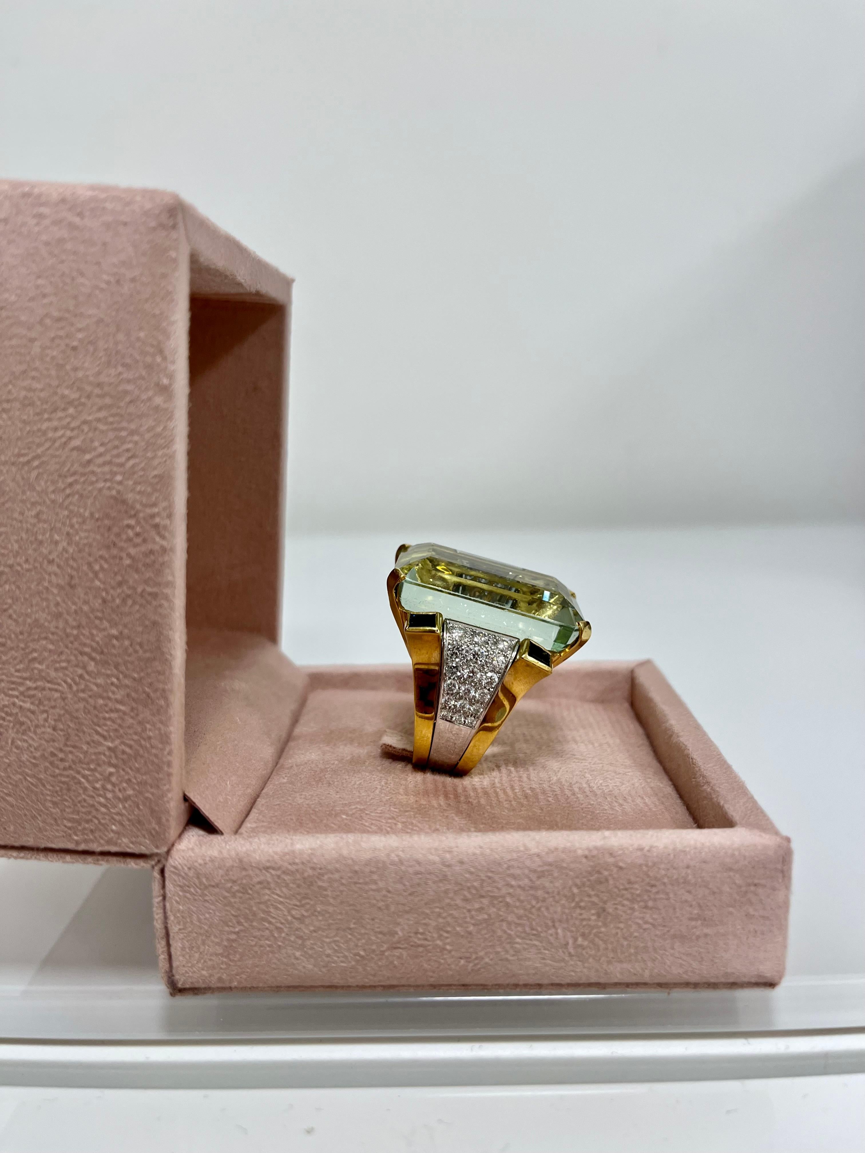 Round Cut Exquisite 18 Karat Yellow Gold Aquamarine Diamonds Sapphires Cocktail Ring For Sale