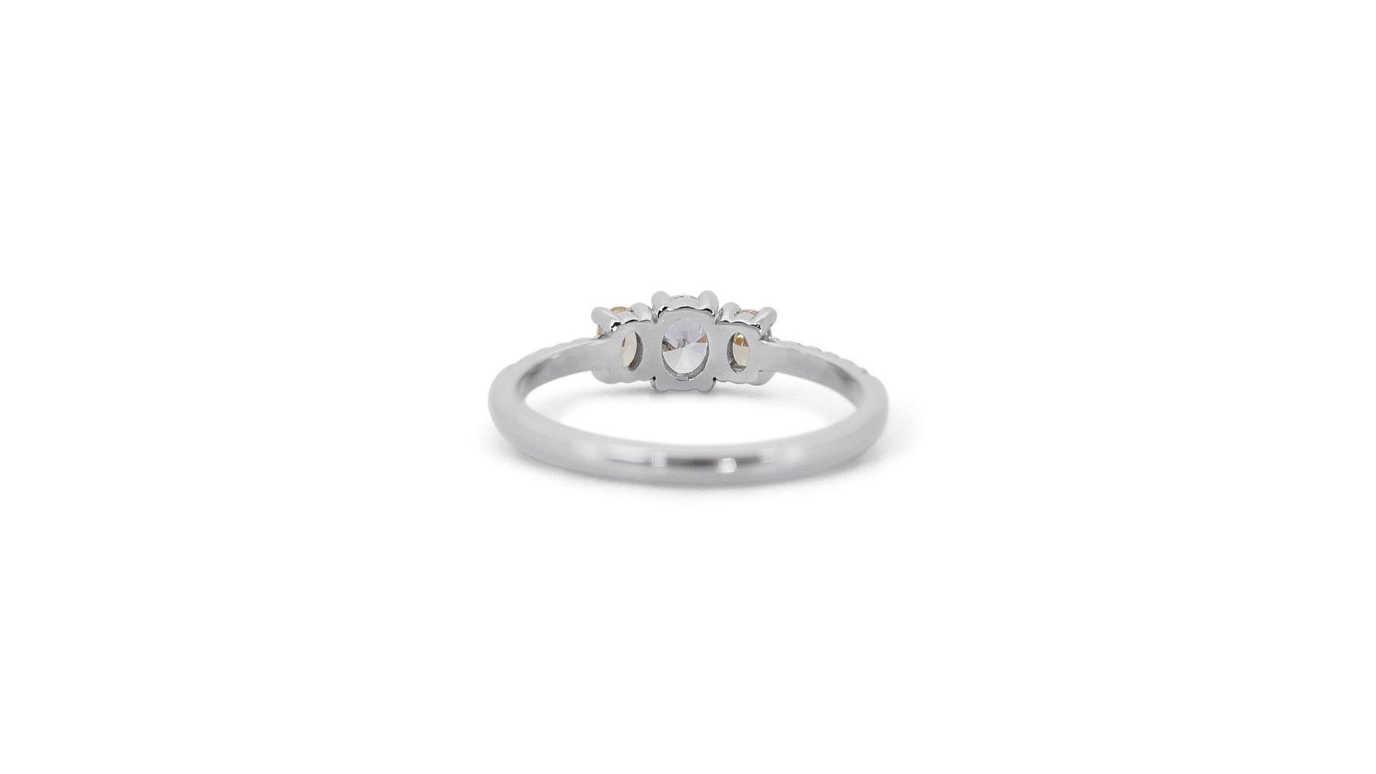 Women's Exquisite 18 kt. White Gold Ring with 0.62 ct Total Natural Diamond - IGI Cert