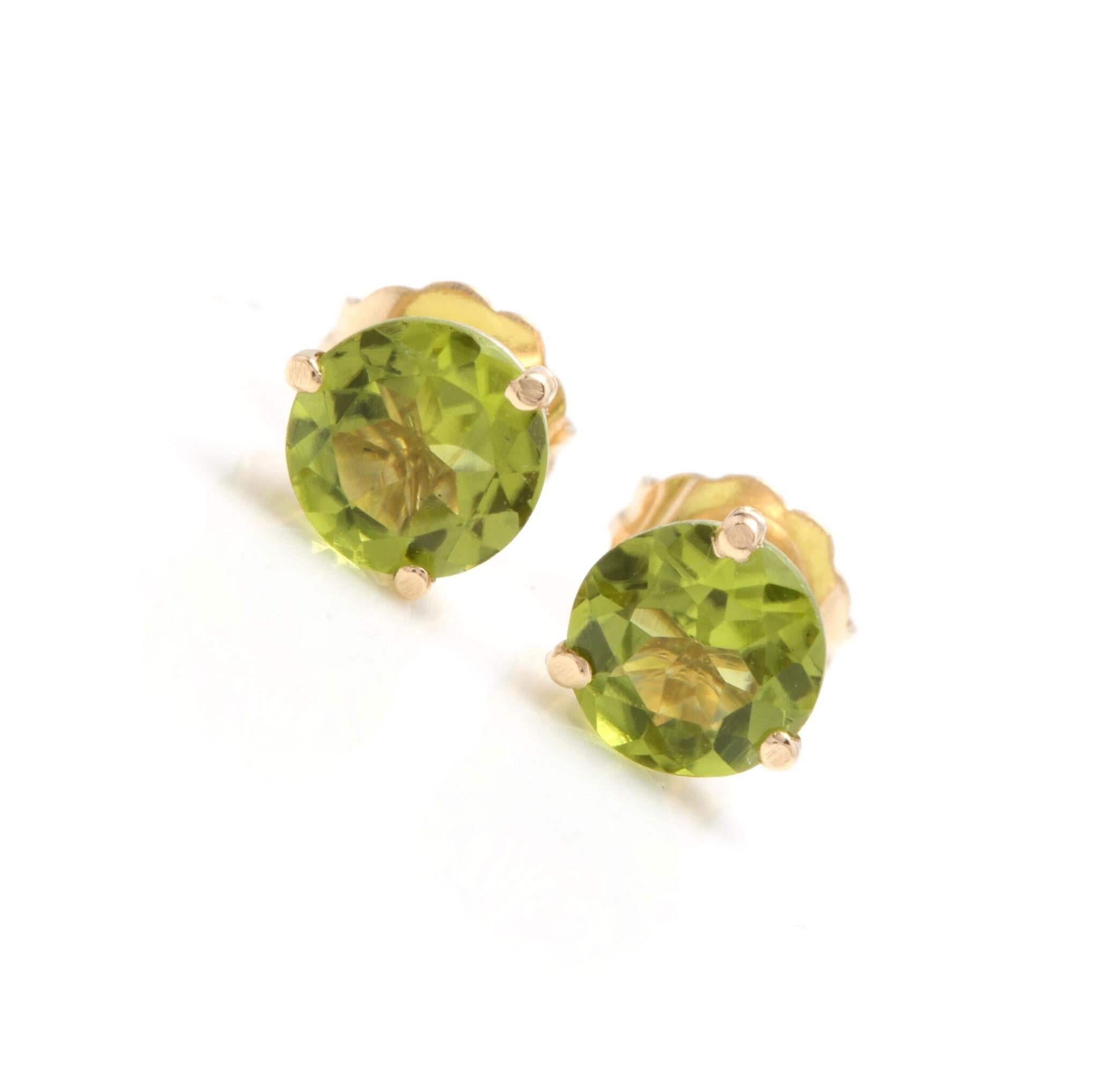 Exquisite 1.80 Carat Natural Peridot 14K Solid Yellow Gold Martini Stud Earring In New Condition For Sale In Los Angeles, CA