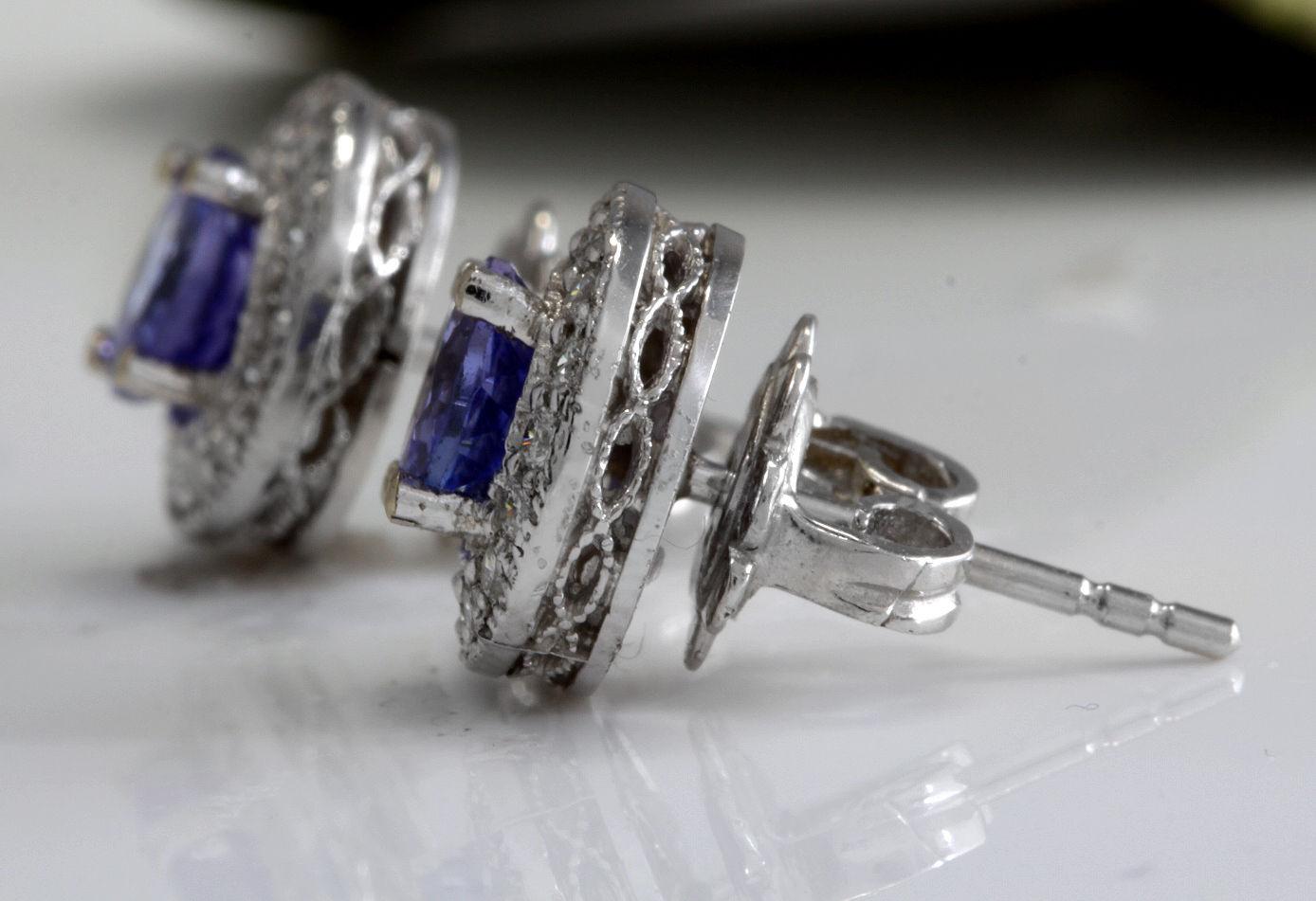 Exquisite 1.80 Carat Natural Tanzanite and Diamond 14K Solid White Gold Stud In New Condition For Sale In Los Angeles, CA
