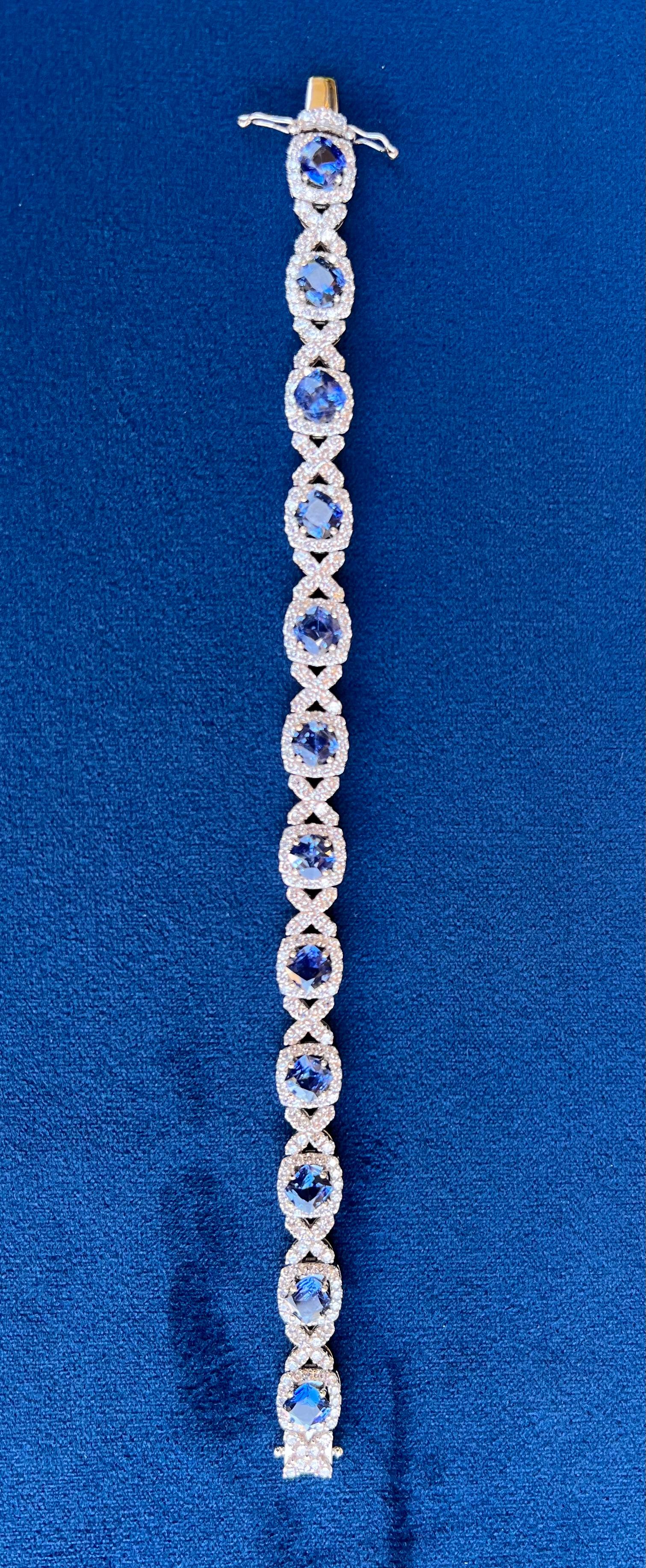 Women's Exquisite 18.78 Carat Ceylon Sapphire and Diamond 18 Karat Gold Tennis Bracelet 