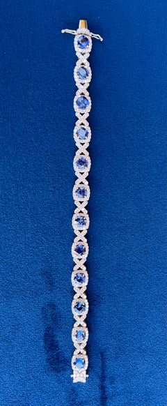 Exquisite 18.78 Carat Ceylon Sapphire and Diamond 18 Karat Gold Tennis Bracelet 