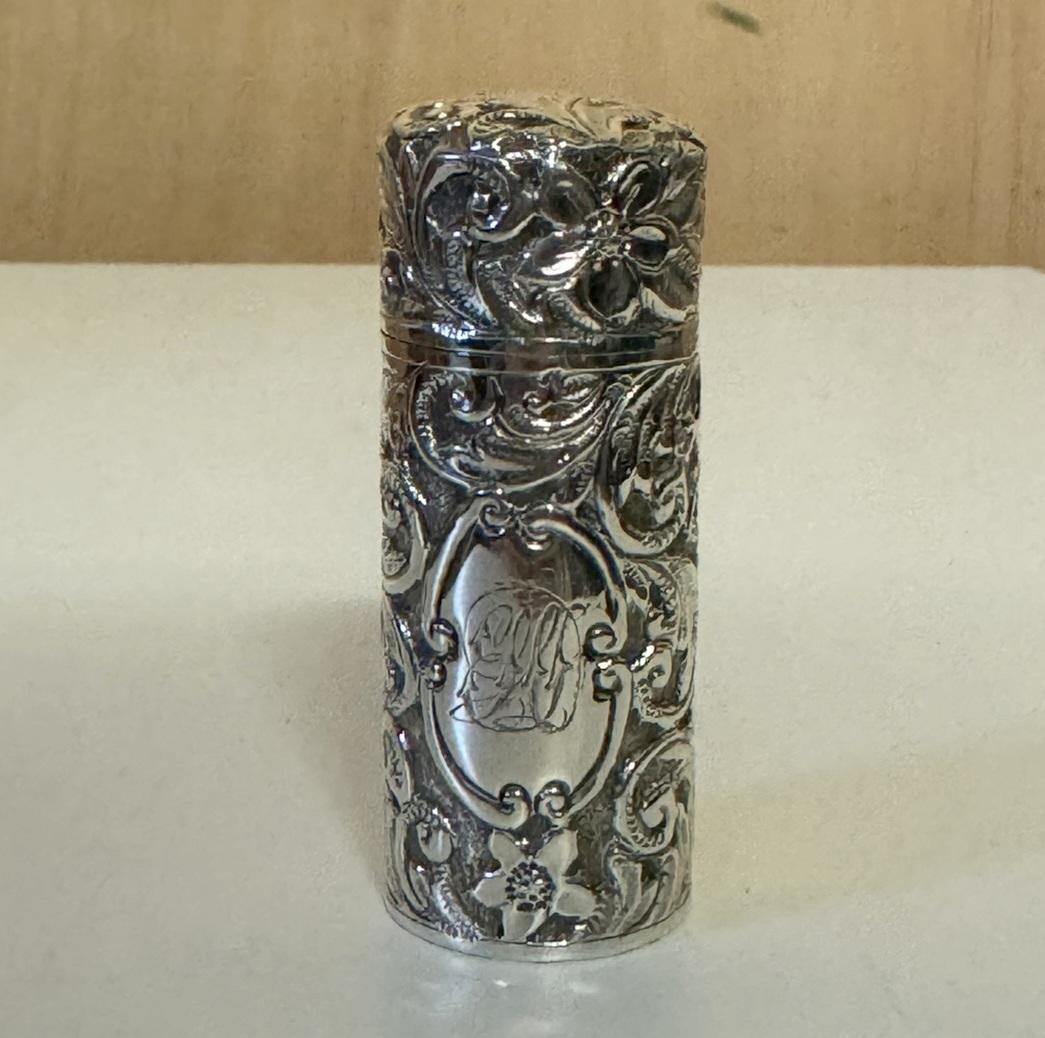 EXQUISITE 1891 HALLMARKED STERLING SILVER REPOUSSE VICTORiAN SCENT BOTTLE 3