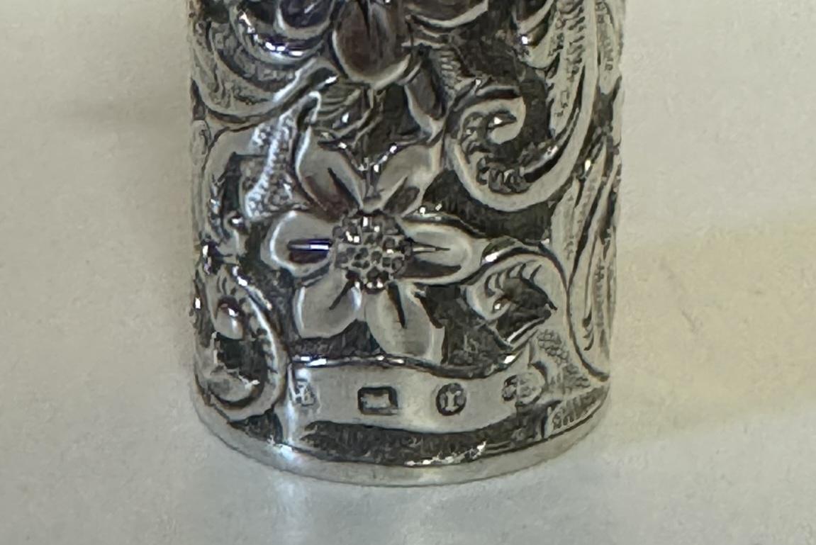 EXQUISITE 1891 HALLMARKED STERLING SILVER REPOUSSE VICTORiAN SCENT BOTTLE 5
