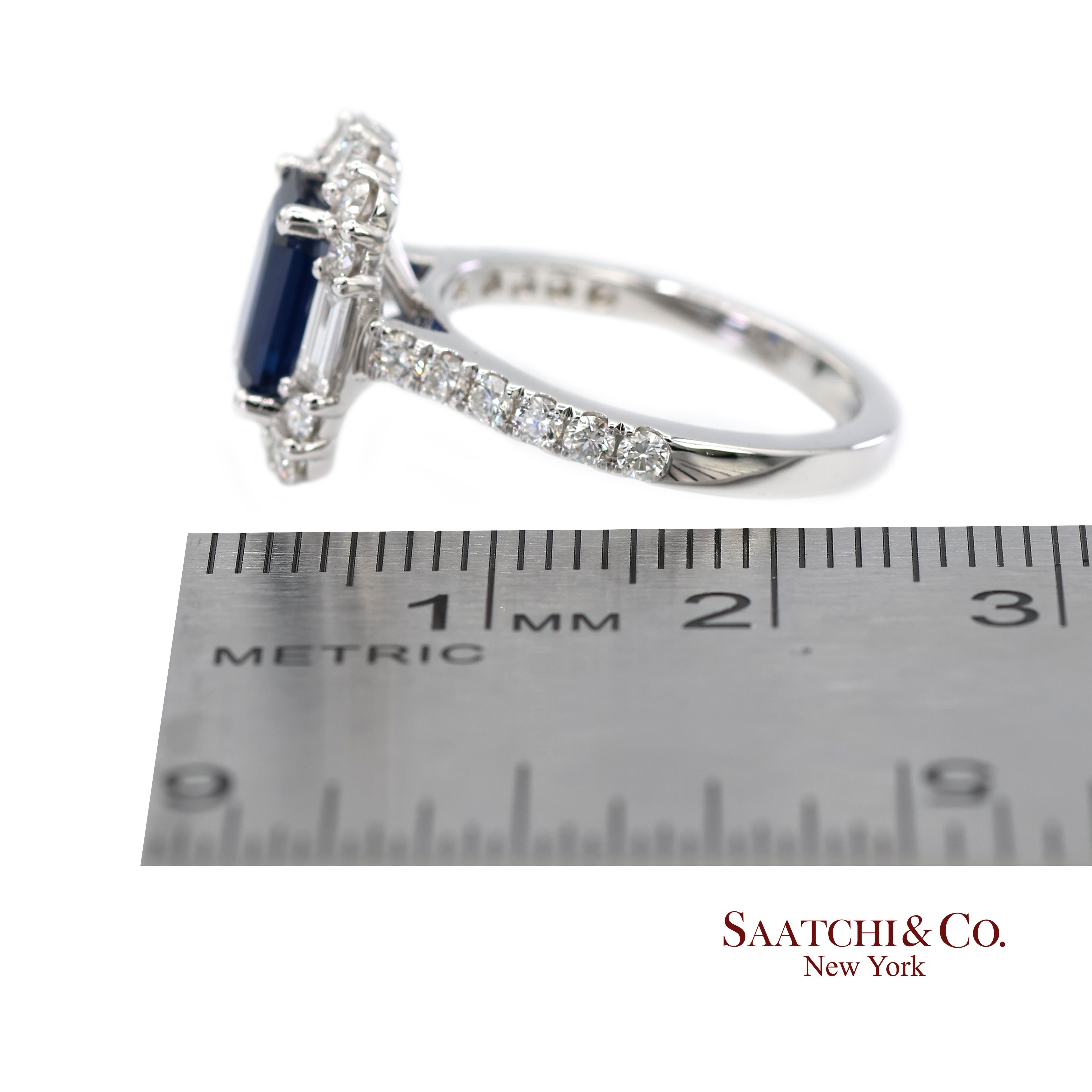 Exquisito anillo de zafiro azul real y diamante natural de oro blanco 750 de 18 quilates en venta 4