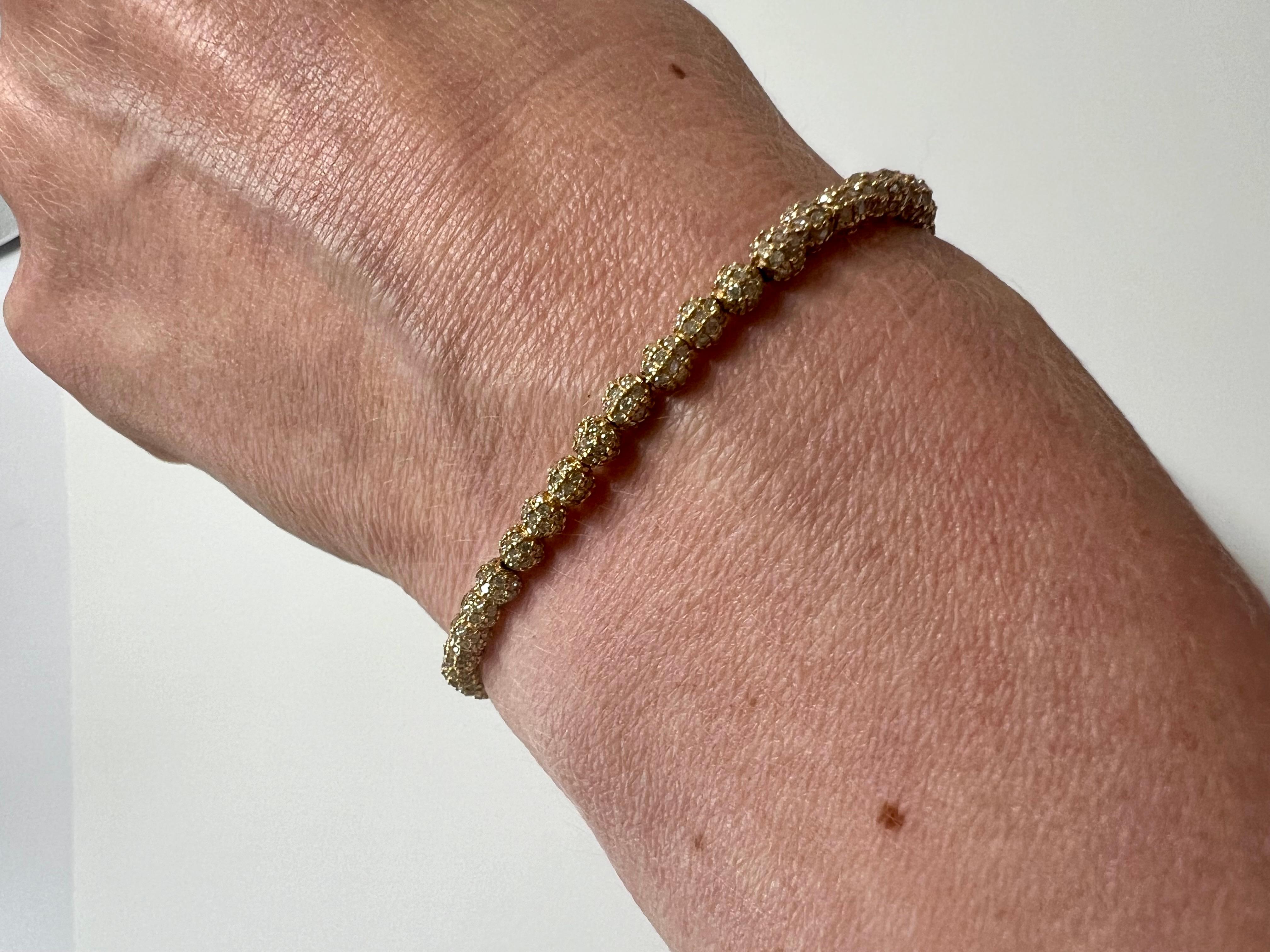 Exquisite 18 Karat Gelbgold, 6,5 Karat Diamant-Tennisarmband im Angebot 1