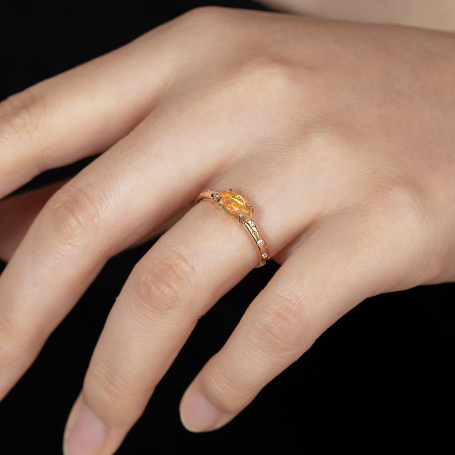 Brilliant Cut Exquisite 18K Gold Engagement Ring with Mexican Fire Opal Diamonds For Sale