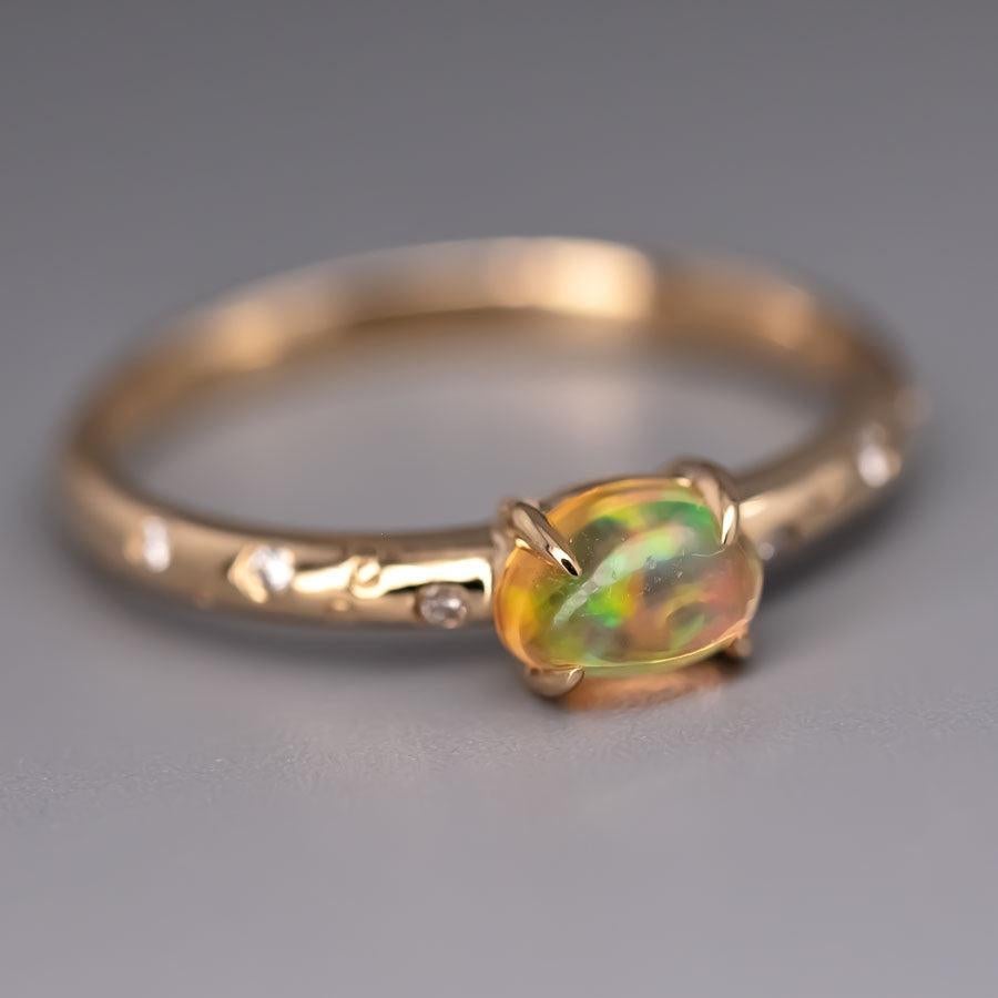 Brilliant Cut Exquisite 18K Gold Engagement Ring with Mexican Fire Opal Diamonds For Sale