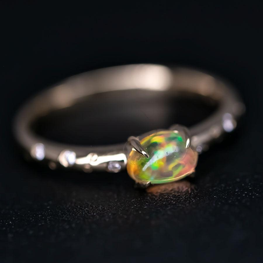 Exquisite 18K Gold Engagement Ring with Mexican Fire Opal Diamonds In New Condition For Sale In Suwanee, GA