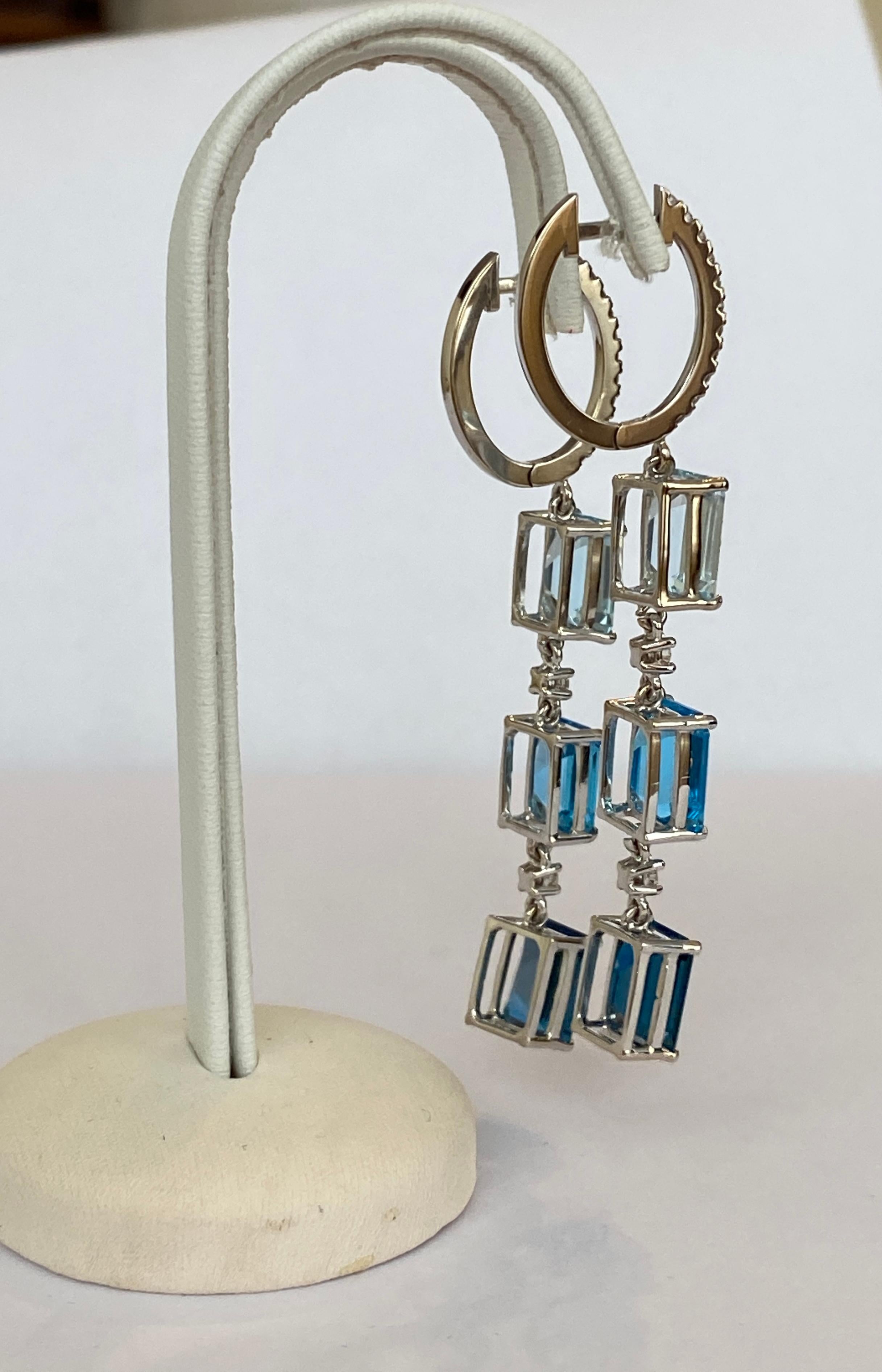 Squisiti orecchini pendenti in oro bianco 18 carati e diamanti con topazio blu da 22,45 carati in vendita 4