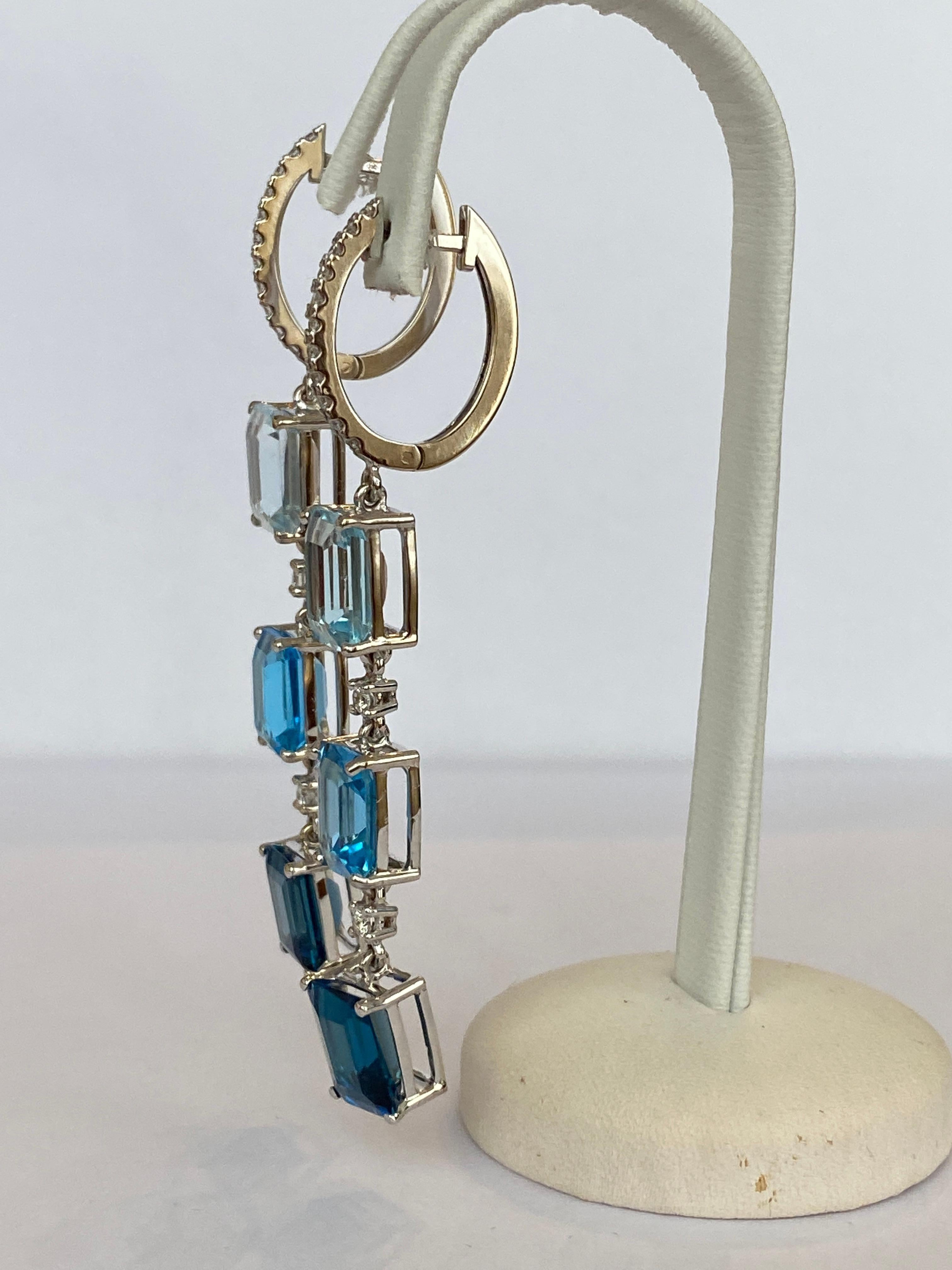 Squisiti orecchini pendenti in oro bianco 18 carati e diamanti con topazio blu da 22,45 carati in vendita 5
