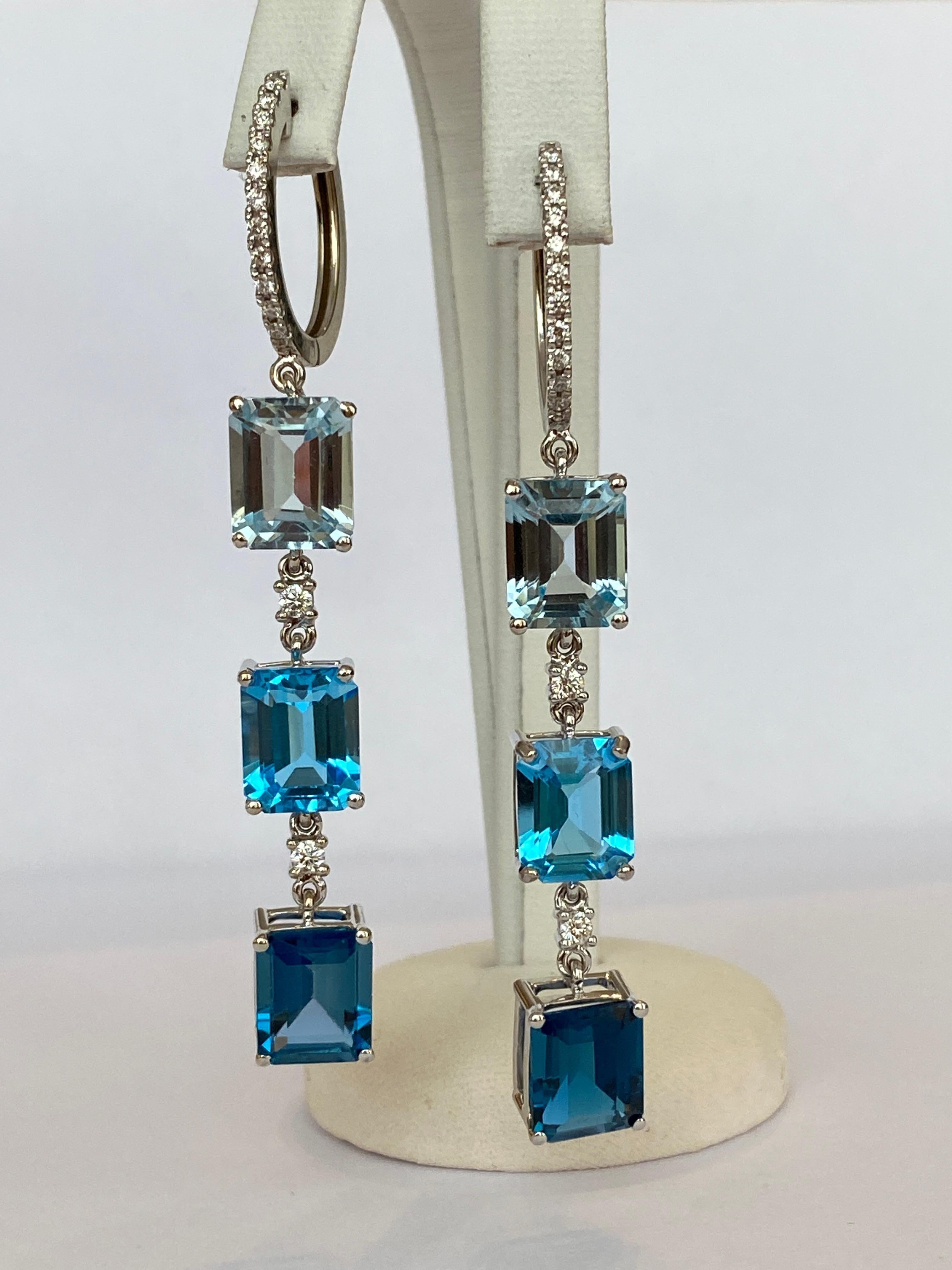 Stile impero Squisiti orecchini pendenti in oro bianco 18 carati e diamanti con topazio blu da 22,45 carati in vendita