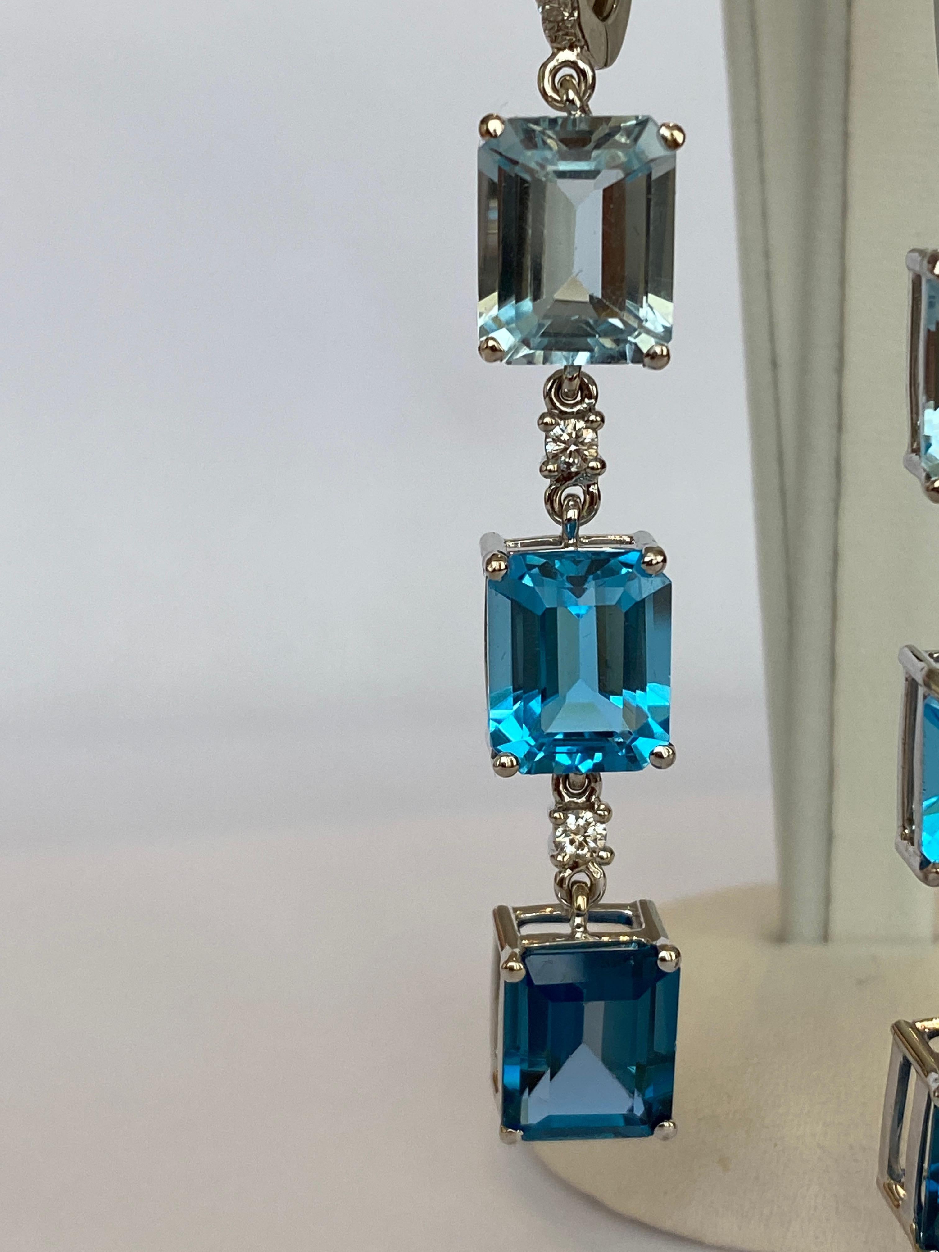 Squisiti orecchini pendenti in oro bianco 18 carati e diamanti con topazio blu da 22,45 carati in vendita 2