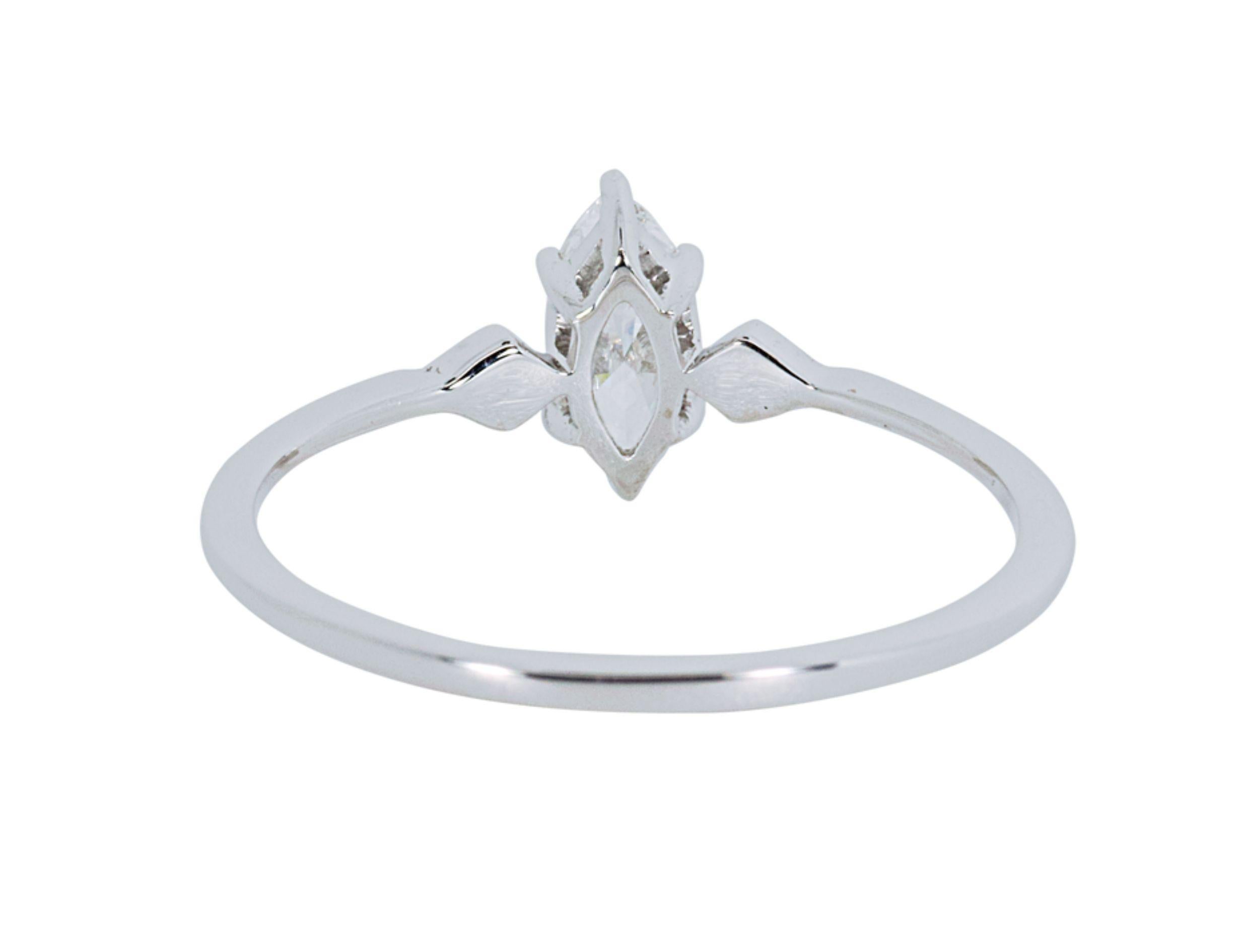 Exquisite 18K White Gold .36ct Marquise Diamond Ring In New Condition For Sale In רמת גן, IL