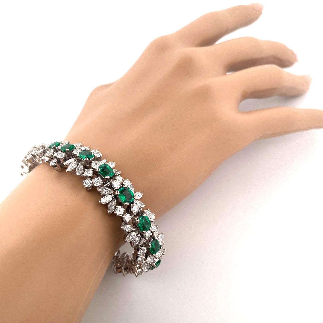 Exquisite 18K White Gold Bracelet with Emeralds and Diamonds For Sale 2