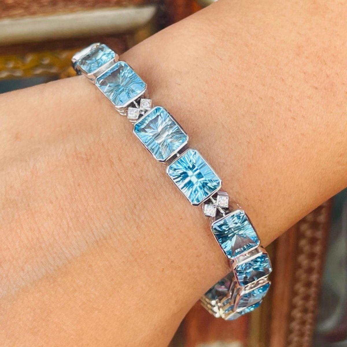 Exquisite 18k White Gold Diamond and Fine Cut 40Carat Blue Topaz Tennis Bracelet For Sale 1