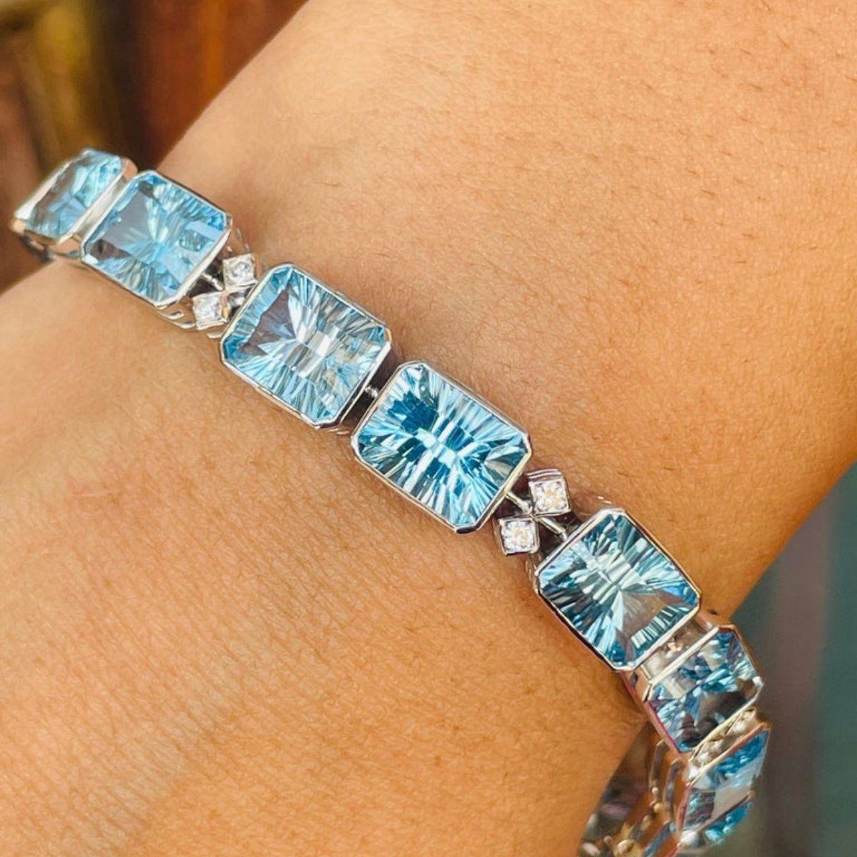 Exquisite 18k White Gold Diamond and Fine Cut 40Carat Blue Topaz Tennis Bracelet For Sale 3