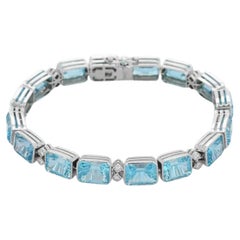 Magnifique bracelet tennis en or blanc 18 carats avec diamants et topaze bleue fine taille de 40 carats