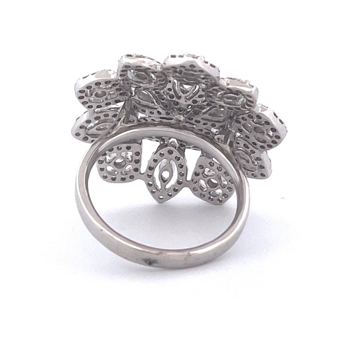Mixed Cut Exquisite 18k White Gold Diamond Flower-Shaped Leaf Cluster Ring For Sale
