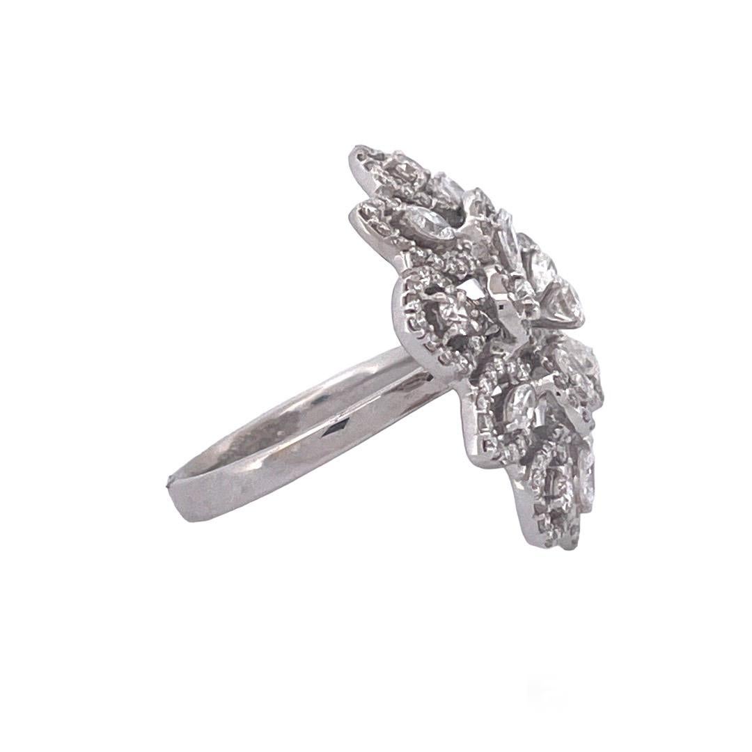 Exquisite 18k White Gold Diamond Flower-Shaped Leaf Cluster Ring In New Condition For Sale In New York, NY
