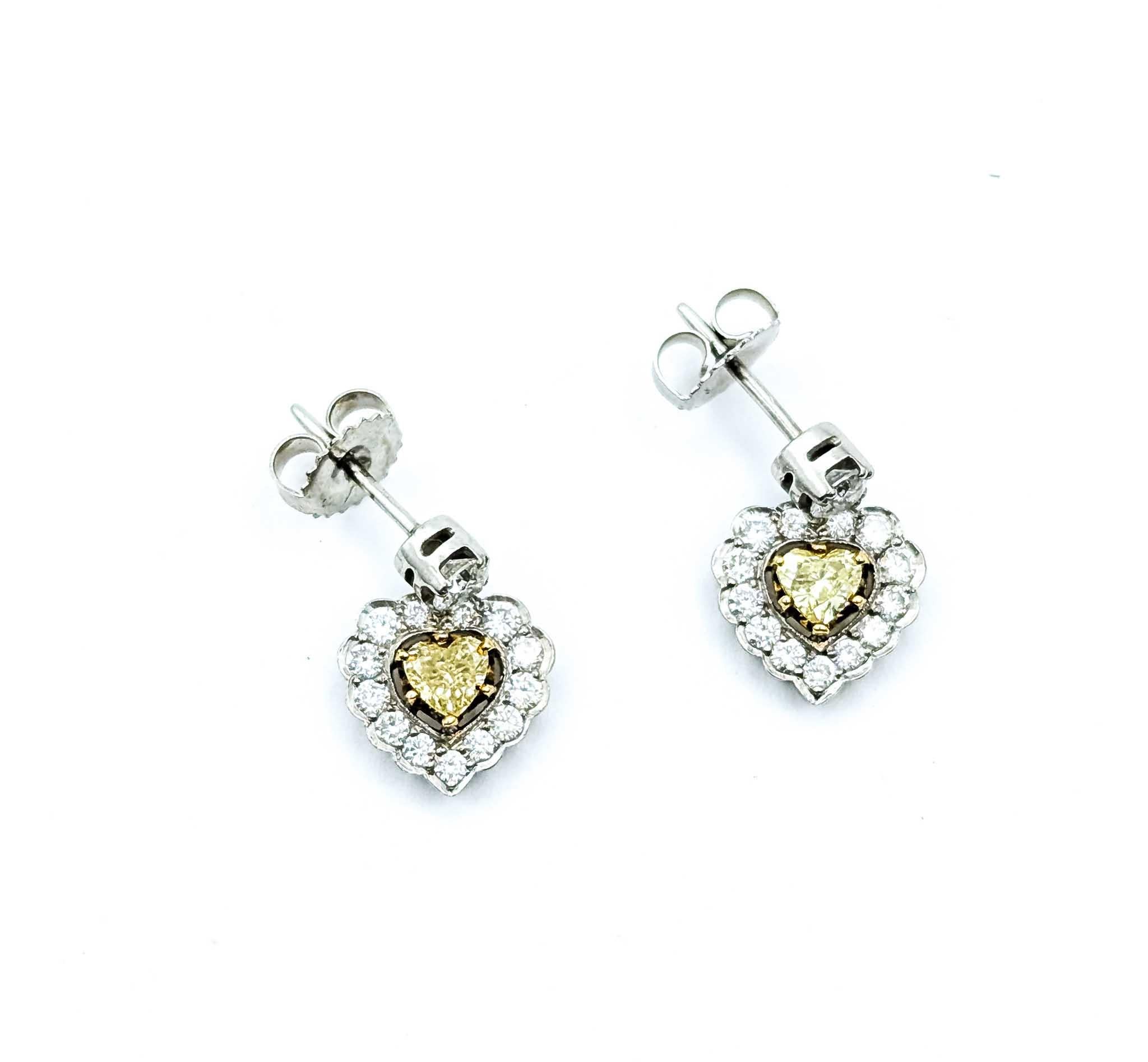Exquisitos Pendientes Colgantes Corazón de Diamantes de Oro Blanco de 18k en Excelente estado para la venta en Bloomington, MN
