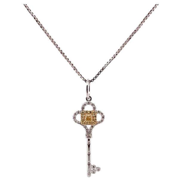 Exquisite 18k White Gold Diamond Key Necklace For Sale at 1stDibs