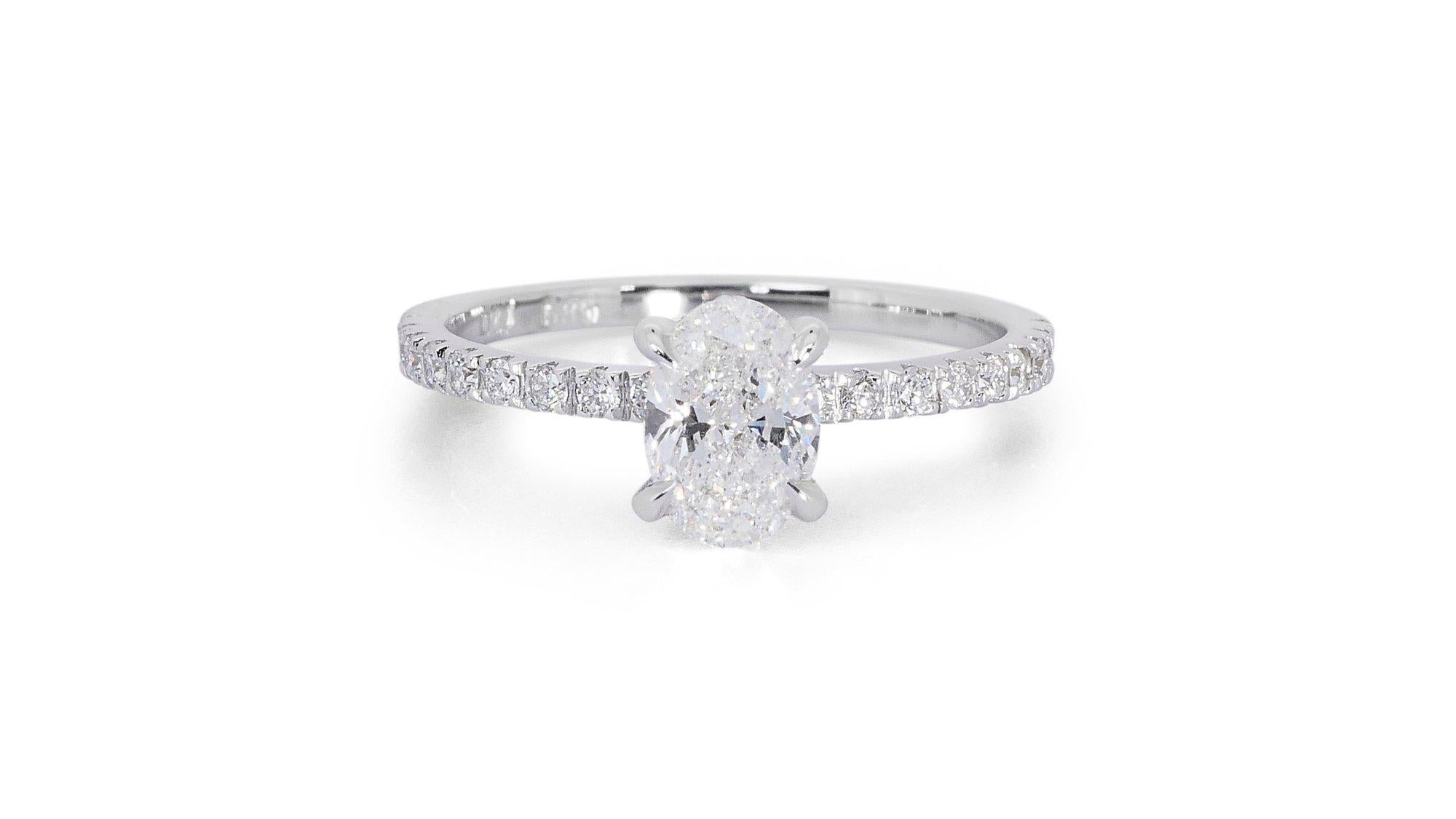 Exquise bague en or blanc 18 carats pavée de diamants naturels de 1,26 carat - certifiée GIA en vente 1