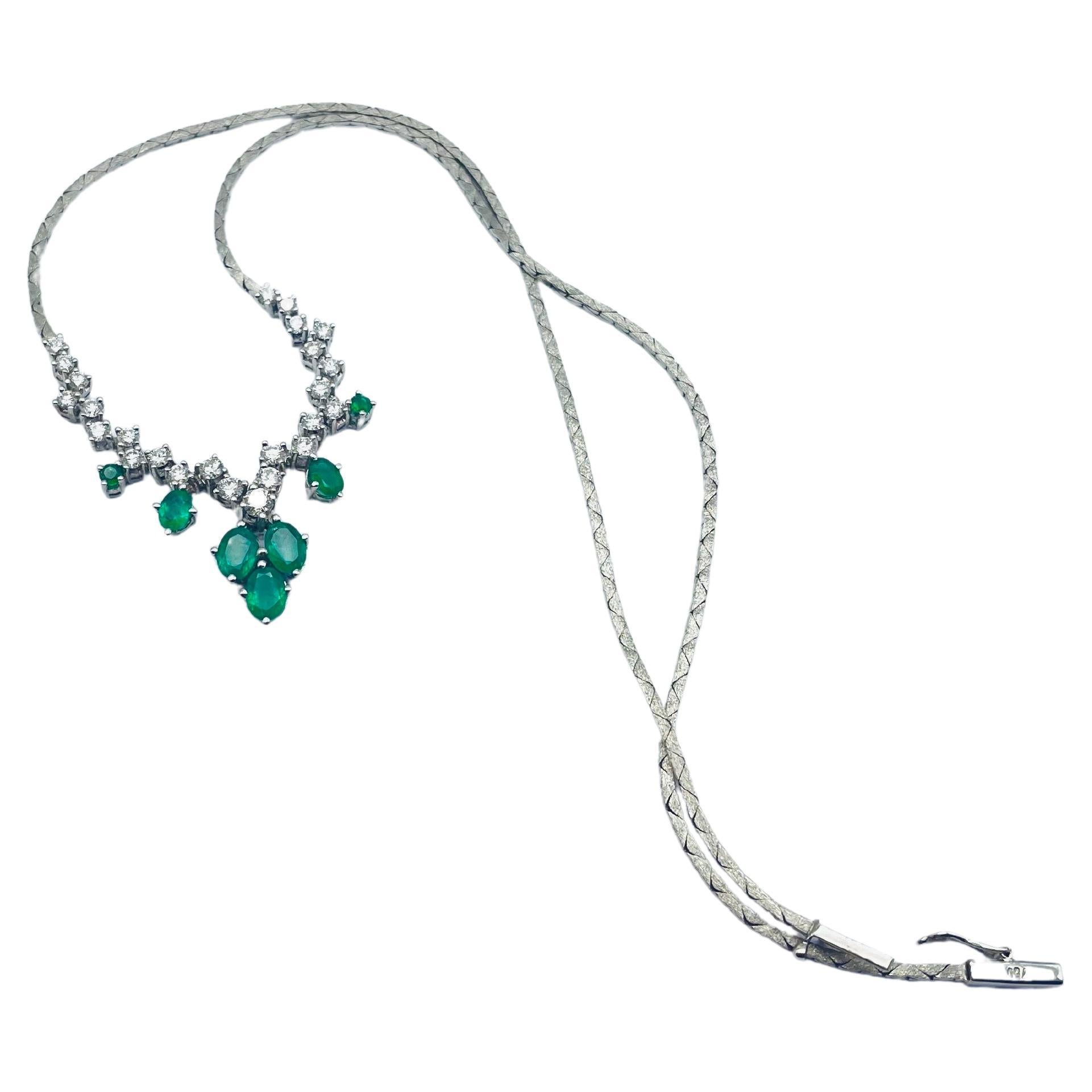 Brilliant Cut Exquisite 18k White Gold Necklace emeralds and diamonds
