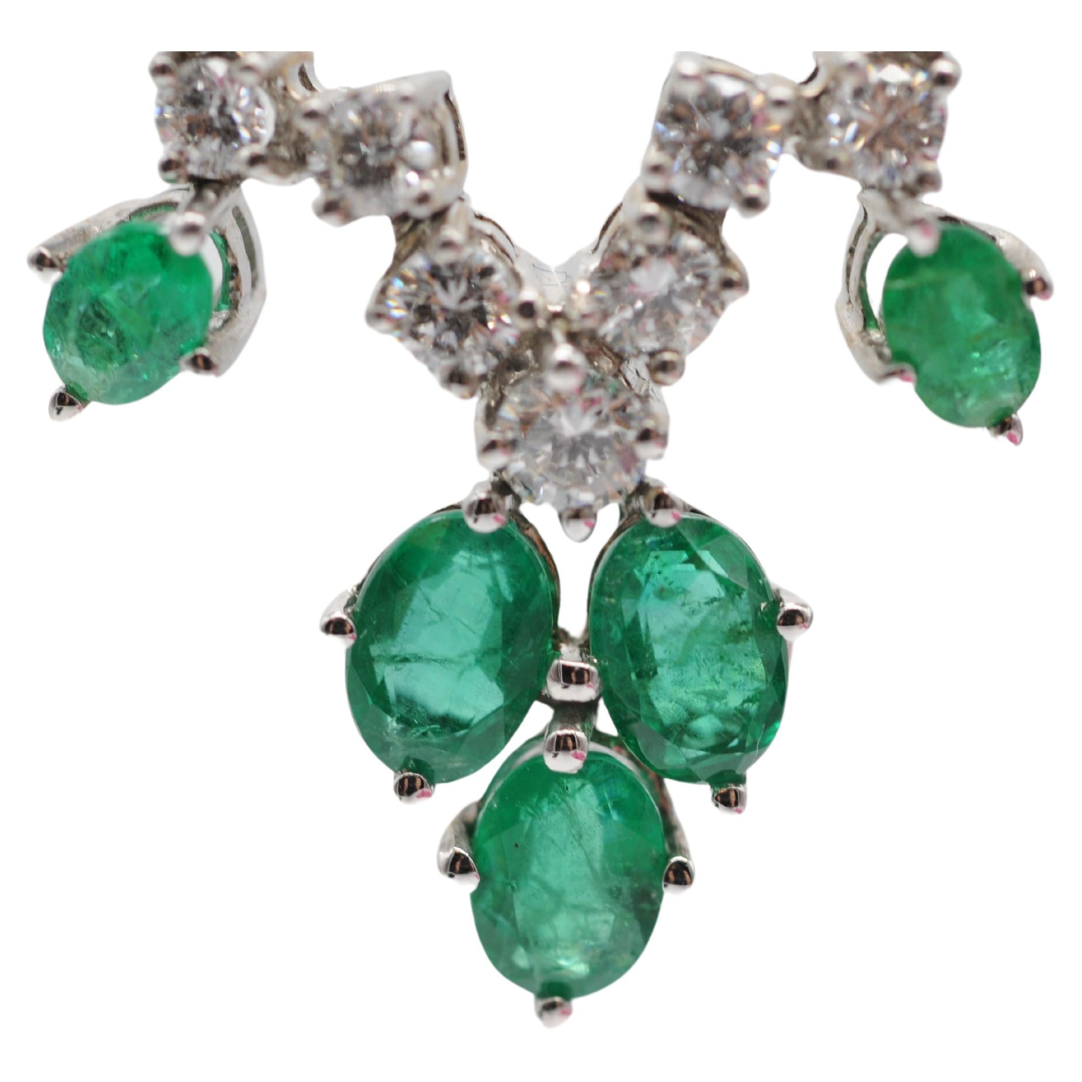 Oval Cut Exquisite 18k White Gold Necklace emeralds and diamonds For Sale