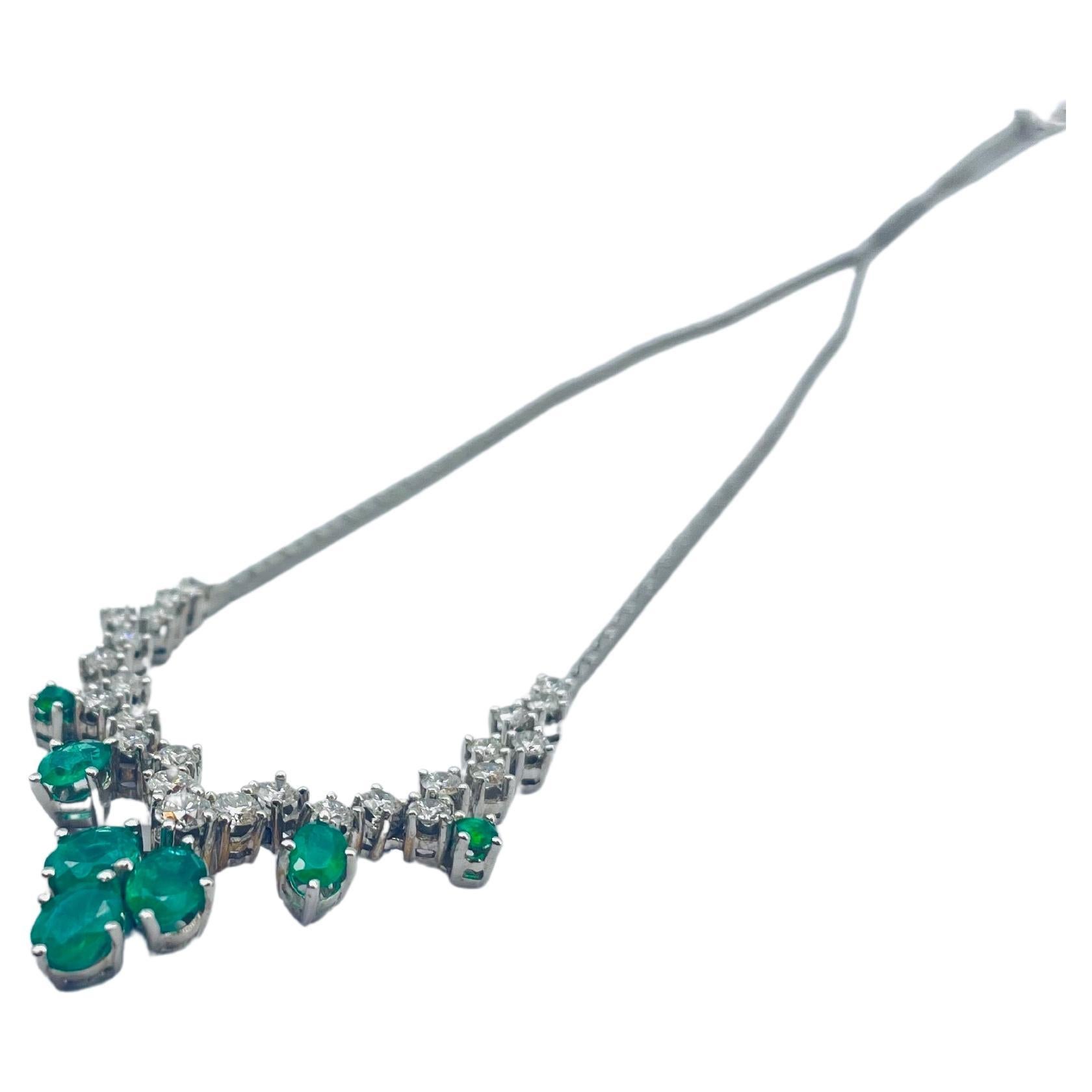 Women's or Men's Exquisite 18k White Gold Necklace emeralds and diamonds