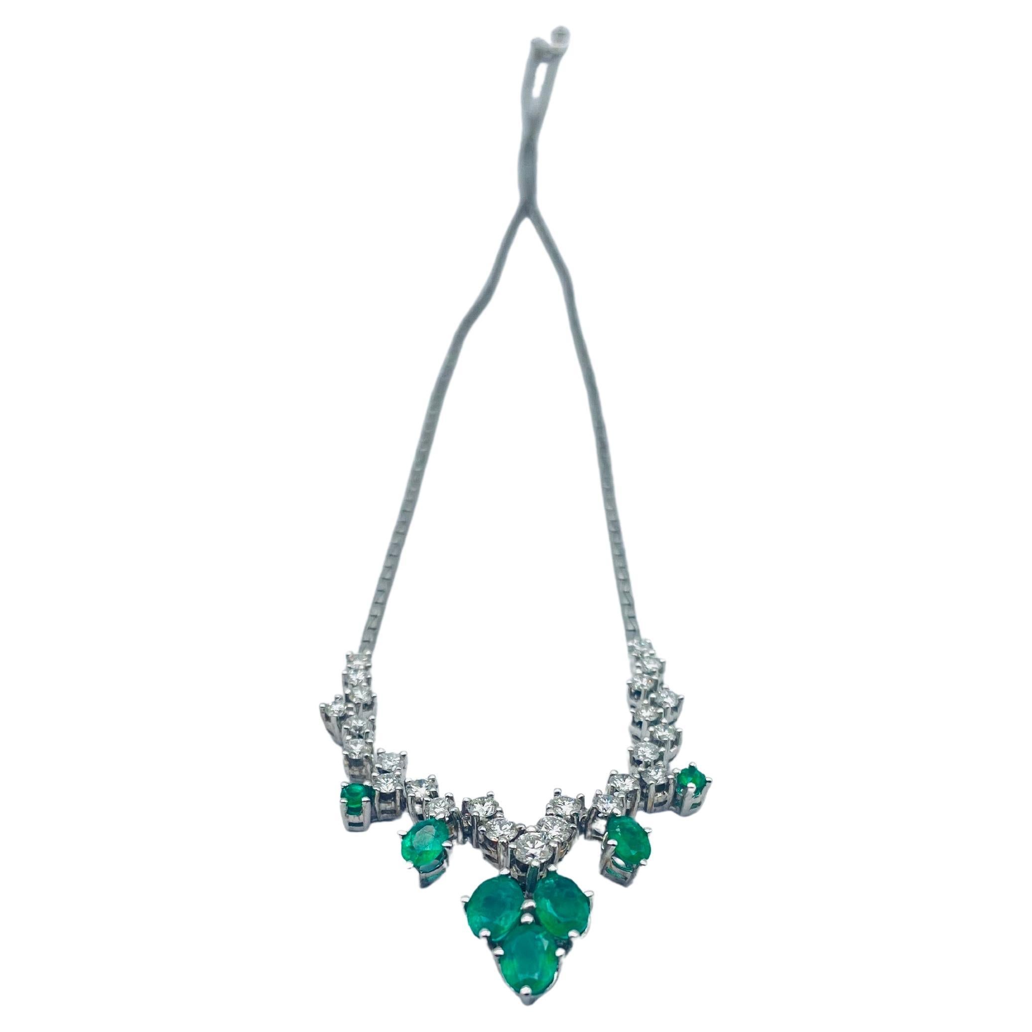 Exquisite 18k White Gold Necklace emeralds and diamonds 1