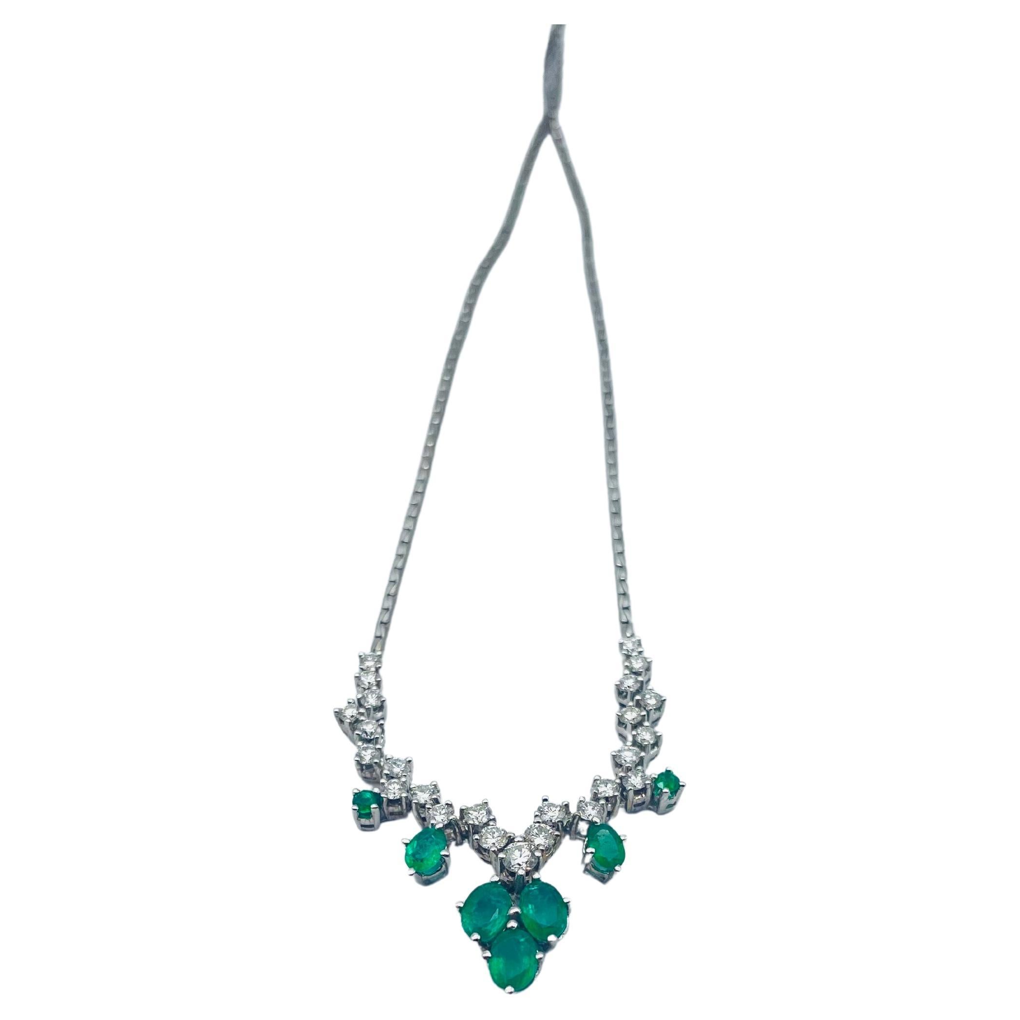 Exquisite 18k White Gold Necklace emeralds and diamonds 2