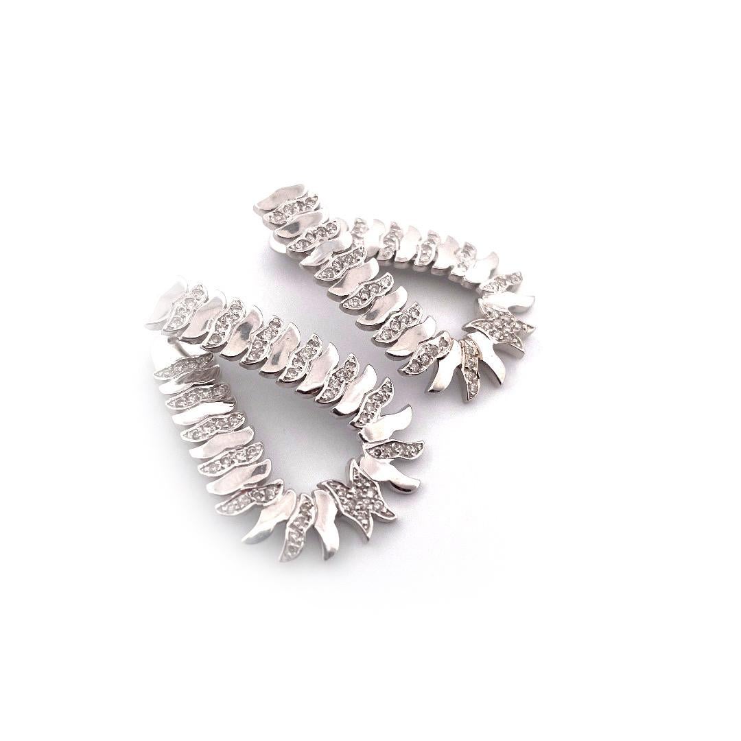 Exquisite 18k White Gold Oval Shape Diamond Earring

Elevate your elegance with these breathtaking 18k white gold diamond earrings. The oval shape adds a touch of sophistication, while the total weight of 13.75 grams showcases their substantial