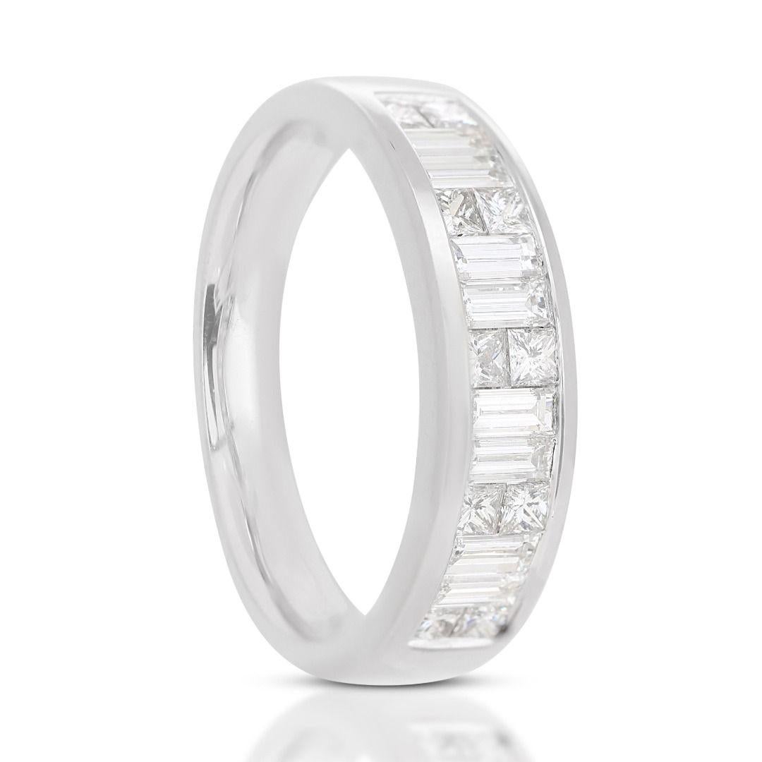 Exquisite 18K White Gold Ring with 0.74ct Natural Diamonds In New Condition In רמת גן, IL